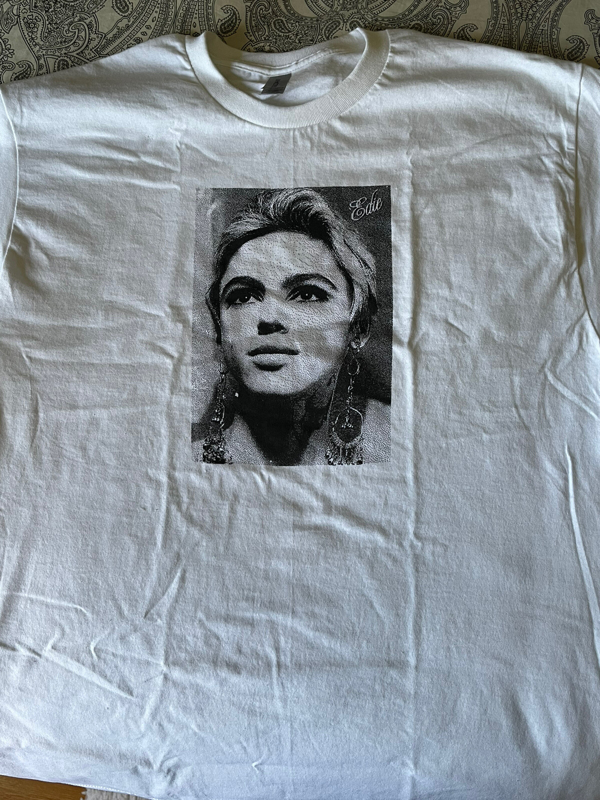 Margot Robi Beautiful Face Cotton Tee Size Medium ,hand Silk Screened gallery