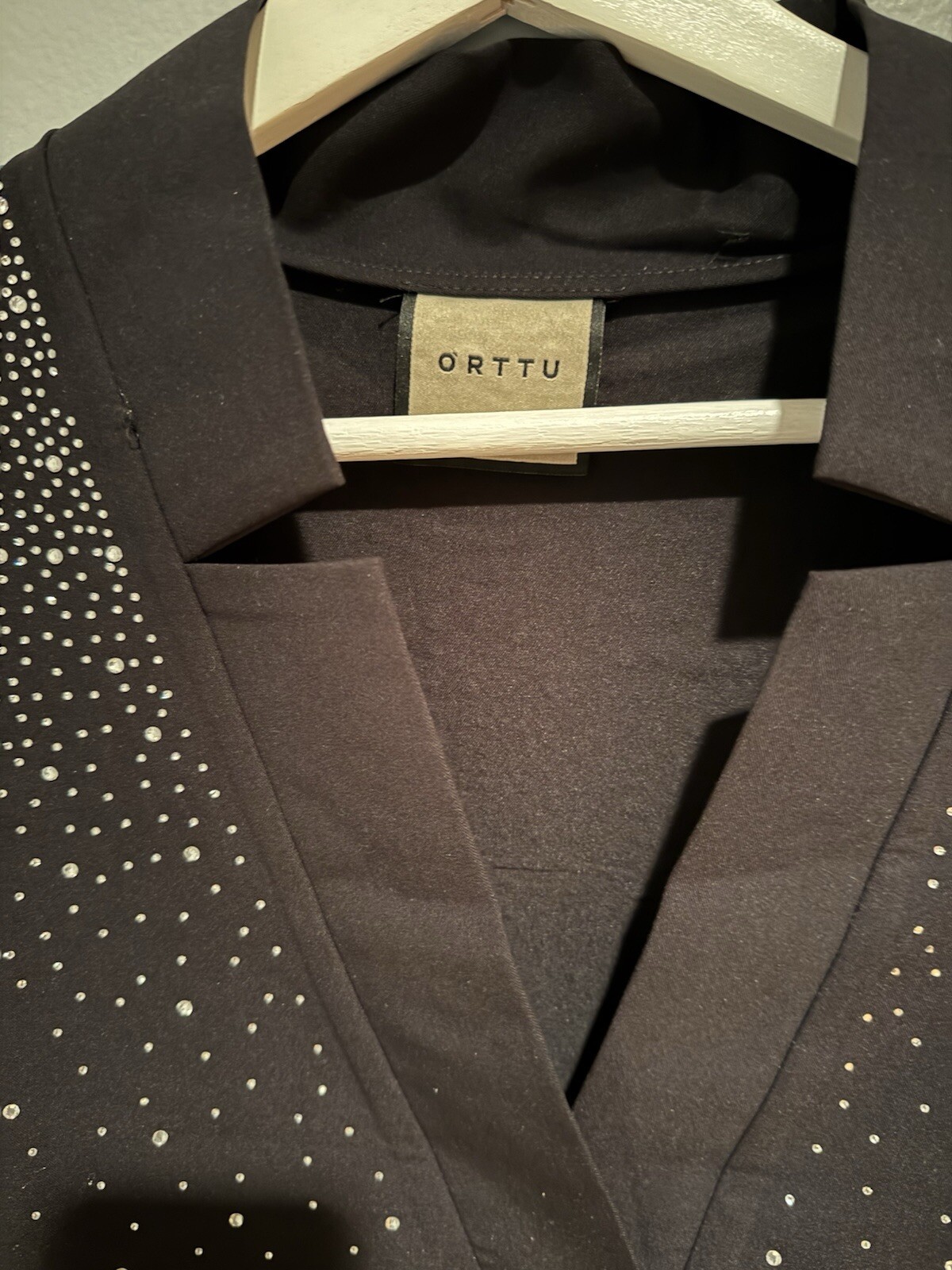 Star neck Diamond shirt black with attached diamonds size L gallery