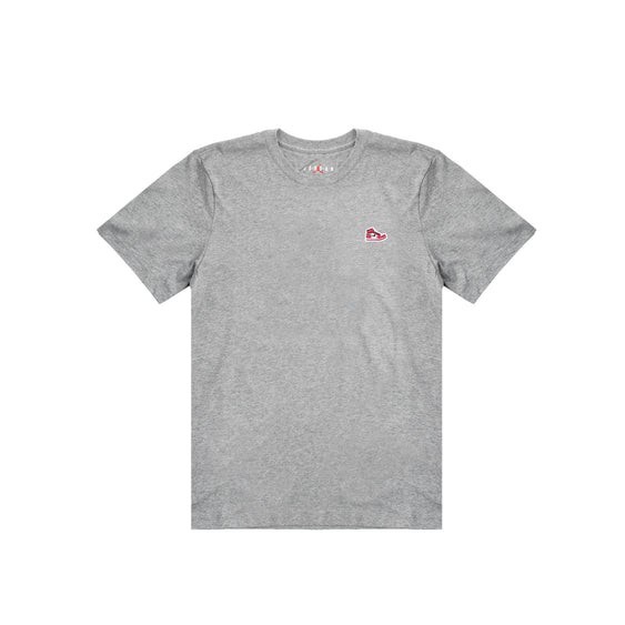 HJ2326 Nike Air Jordan Brand Men's AJ1 High Chicago Sneaker Patch T-Shirt Size L gallery