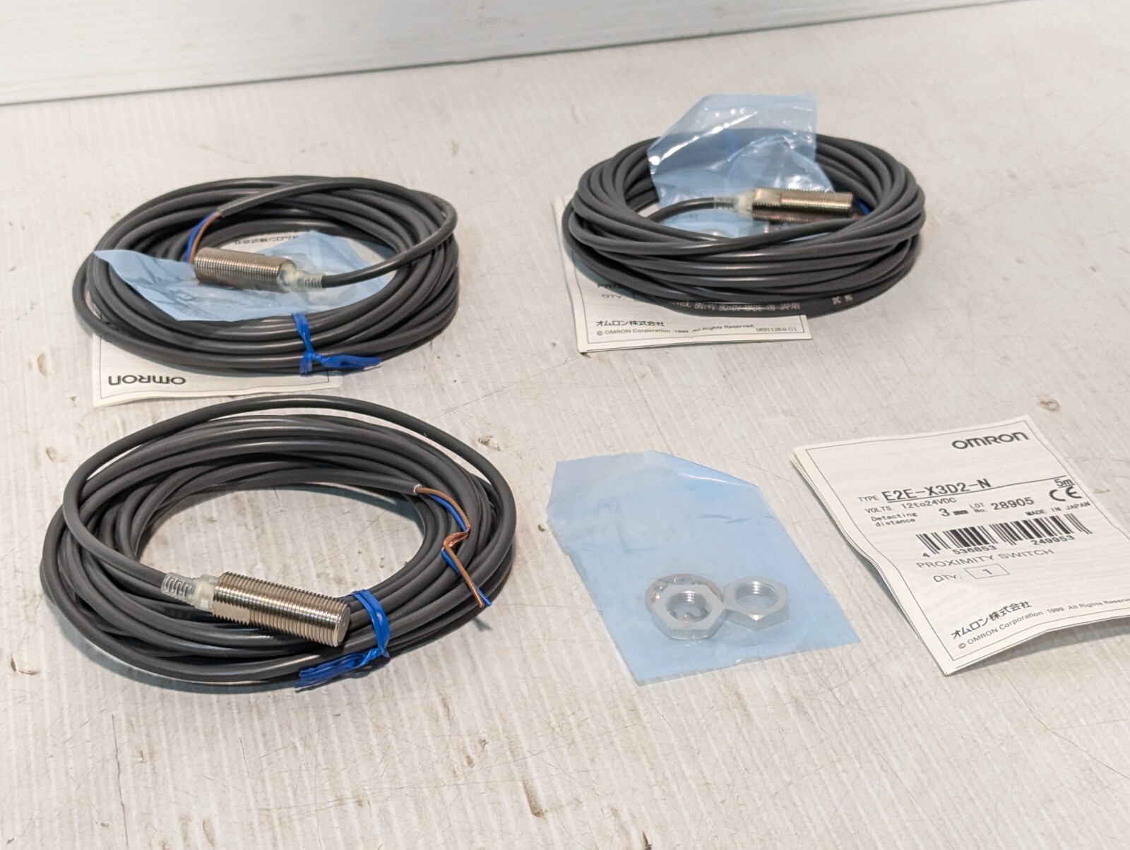 Omron E2E-X3D2-N Proximity Switch/ Sensor with Cable