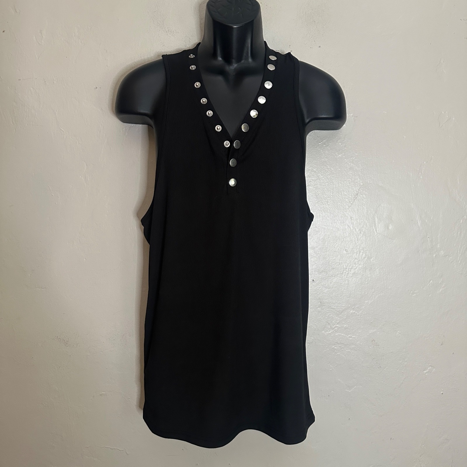 Ball Snap Neck Tank Top 19″ armpit to armpit Gently worn Nylon/spandex ribbed