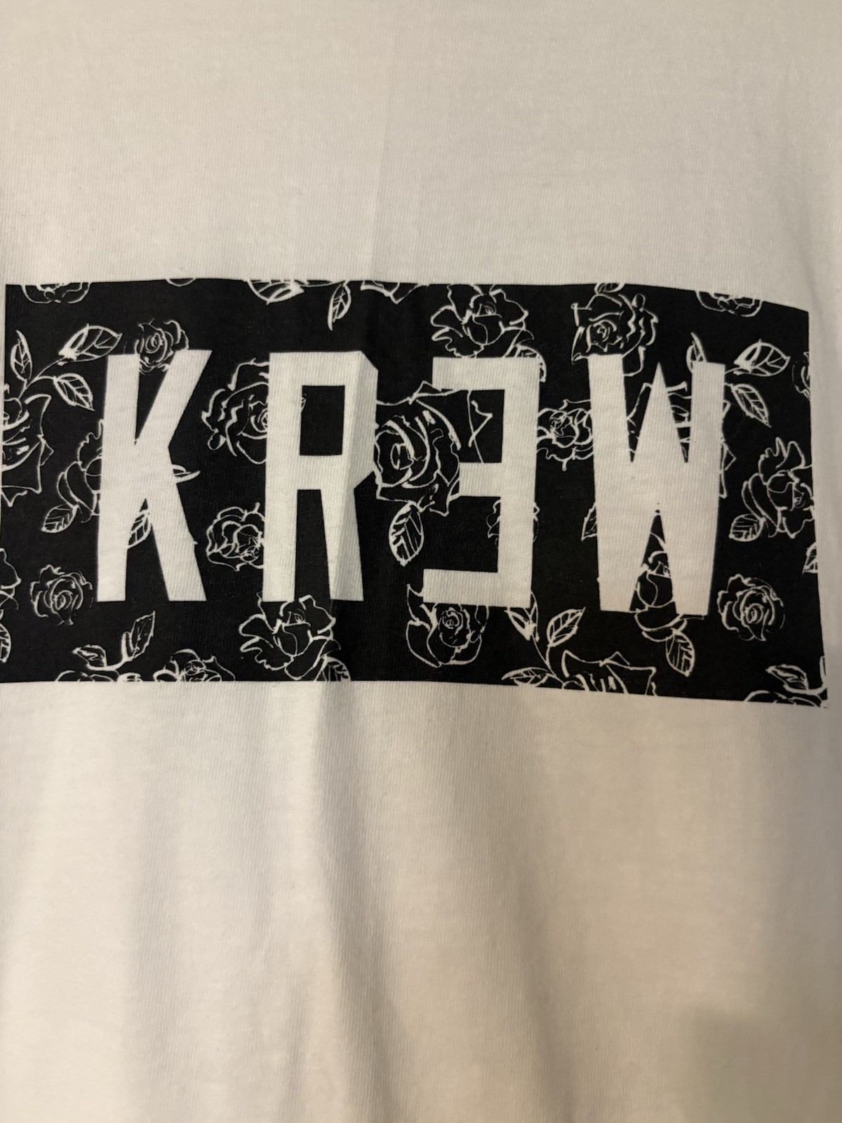 KR3W White T-Shirt Medium Floral Box Logo Graphic Tee New Without Tags gallery