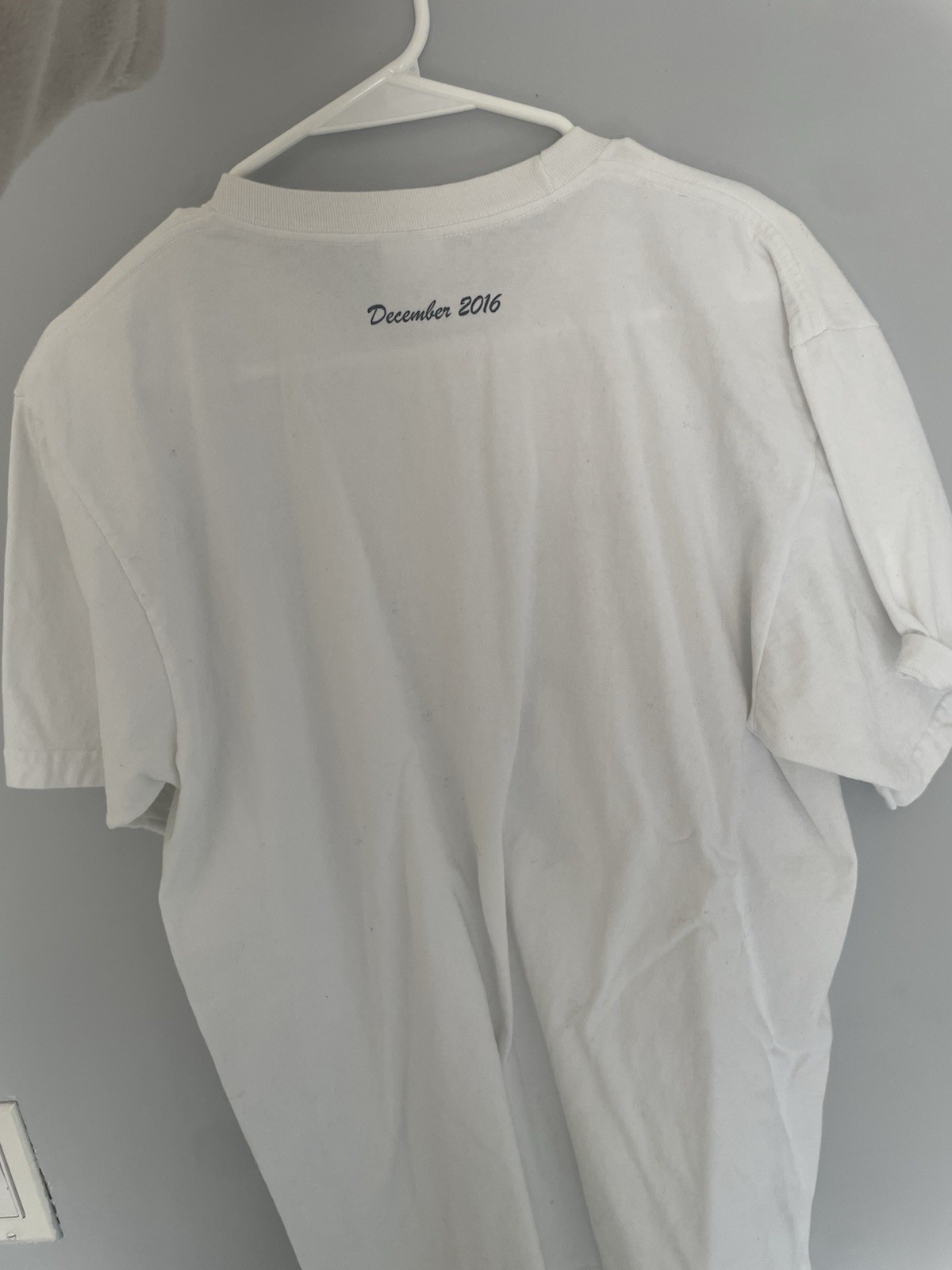 Supreme Men's Short Sleeve T-Shirt Santa Box Logo 2016 Rare Size L gallery