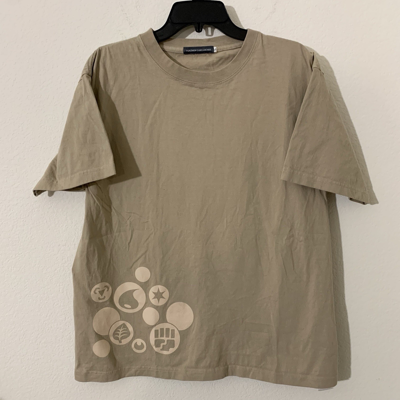 2004 Pokémon Card Lounge Men’s Shirt Large Beige Graphic Double Sided Print S/S