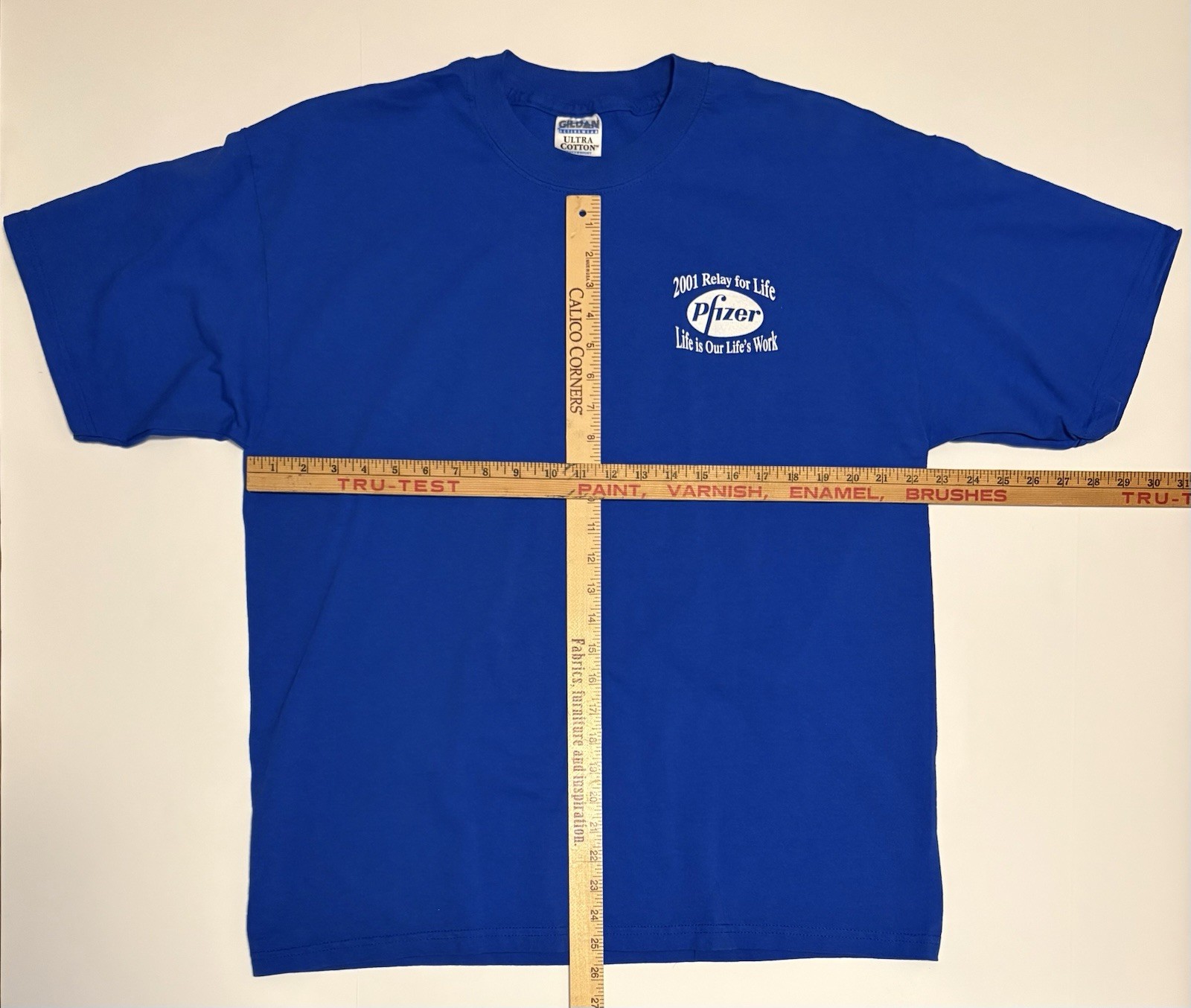 Vintage 2001 Pfizer Relay T Shirt Gilden Ultra Cotton Size XL gallery