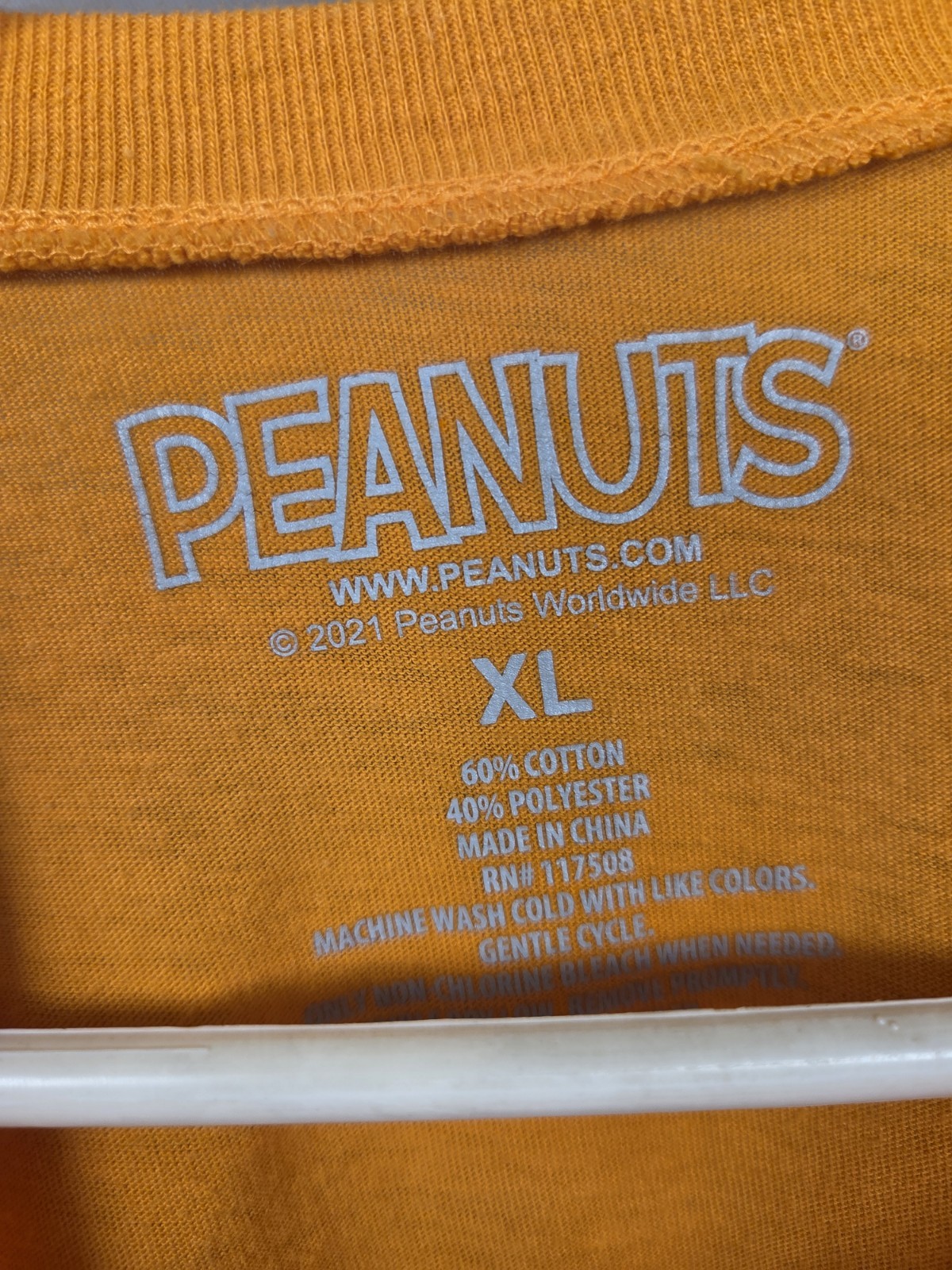 Peanuts Snoopy Fall/ Halloween Shirt Size XL (Runs Small) Great Condition gallery