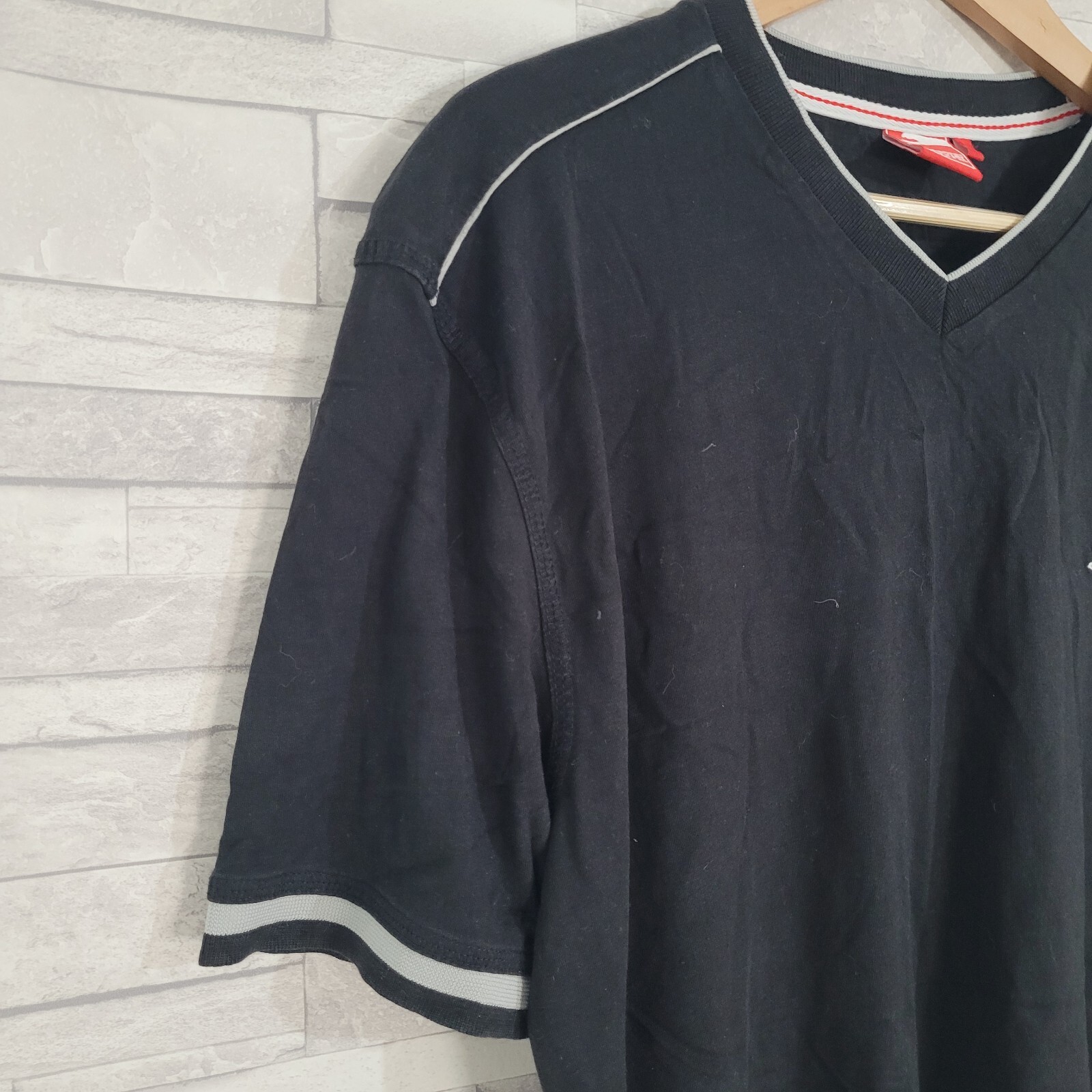 Mens SLAZENGER T Shirt Black Large Top V Neck Gym Running Ringer Casual gallery