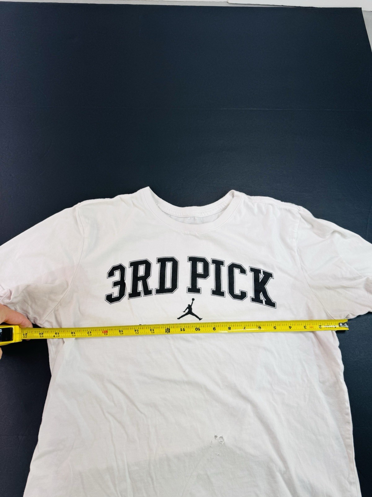 Nike Air Jordan T-Shirt Graphic Print Mens Size Large White Red 3rd Pick Hole gallery