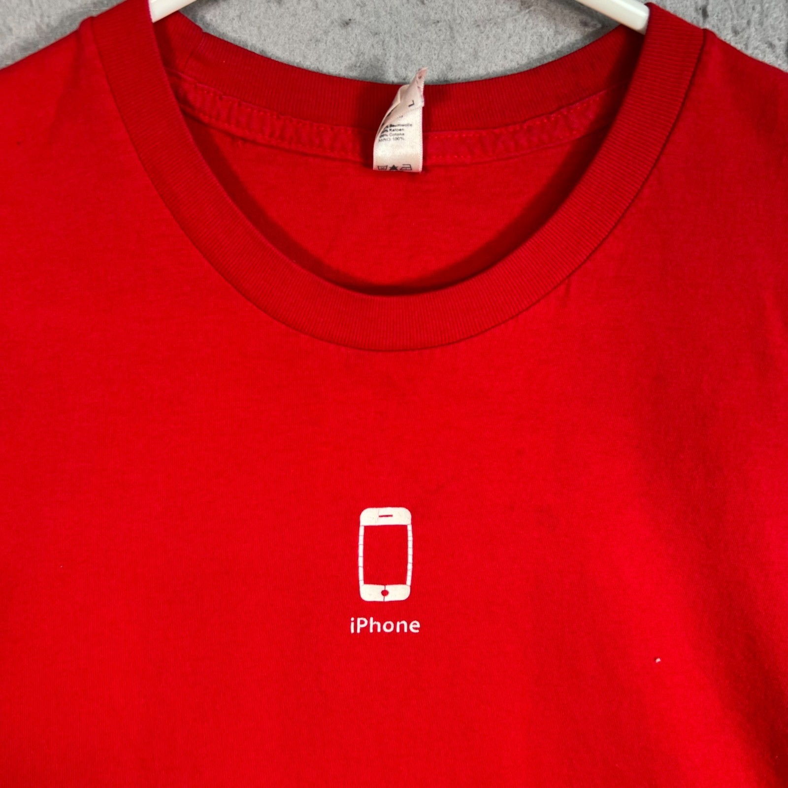 VTG Y2K Apple iPhone Graphic T-Shirt Mens Size Large Red Promo Employee gallery