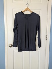 Uniqlo Men’s Navy Blue V-Neck Long Sleeve T-shirt Heattech Size L