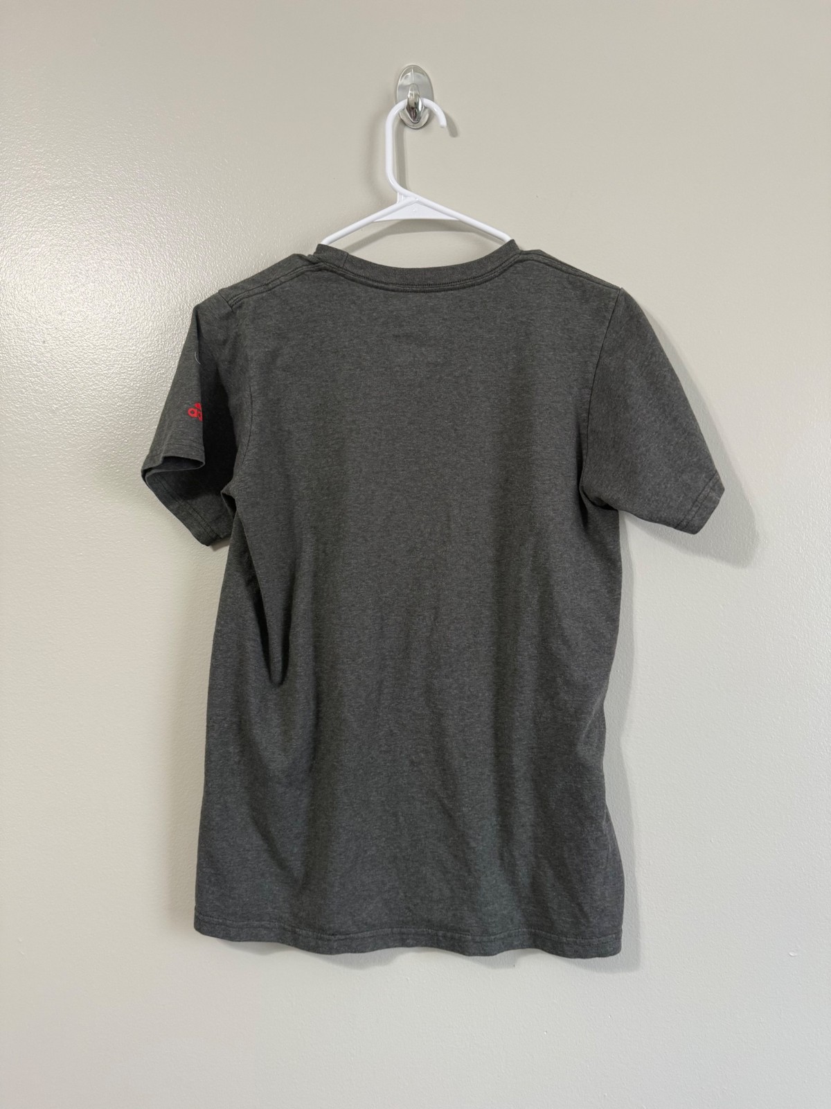 Adidas T-Shirt Mens S Gray Athletic The Go-To Tee Graphic Short Sleeve Red Logo gallery