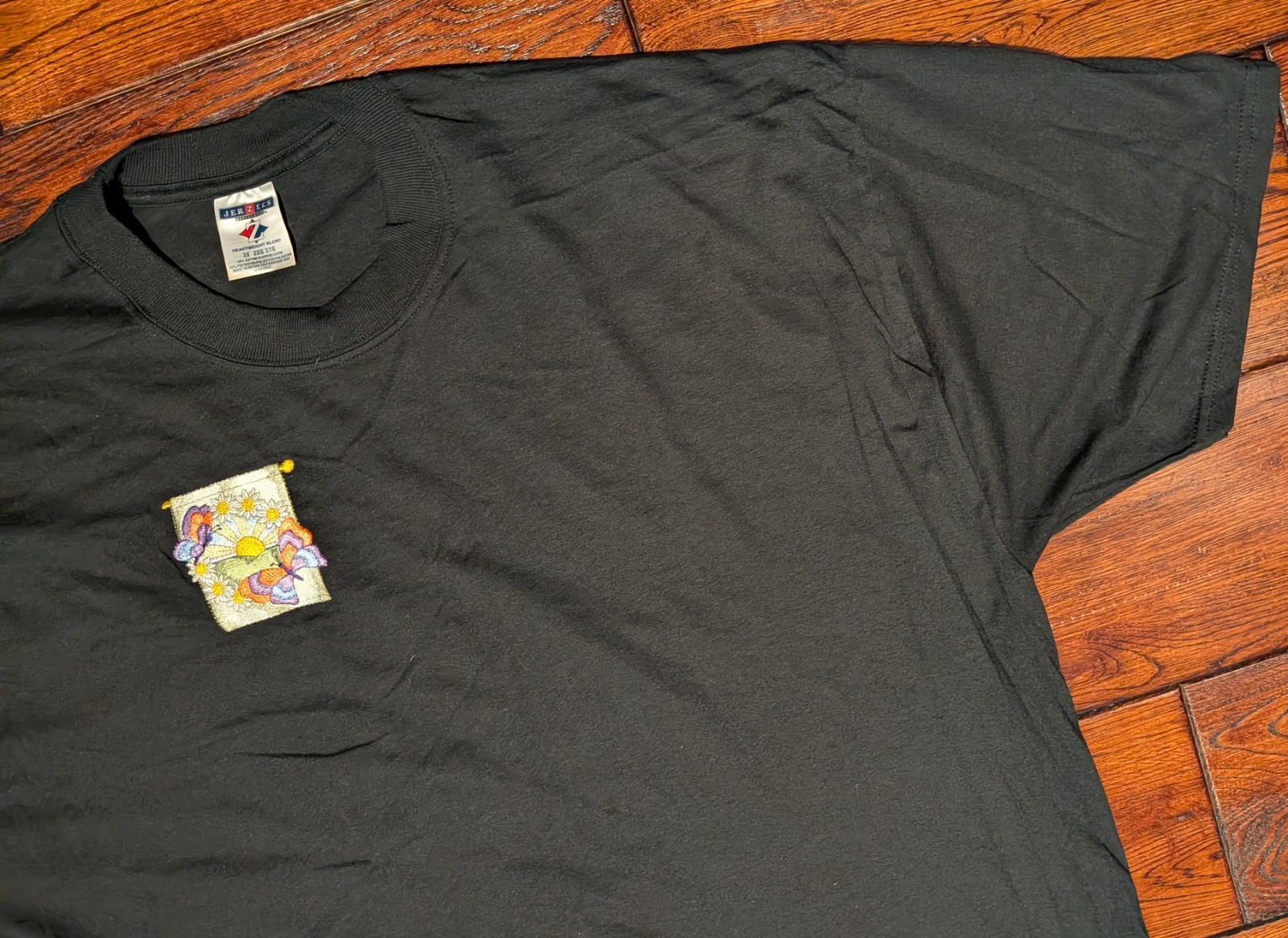 Jerzees Men'sHeavyweight Blend T-Shirt w/ Embroidred Patch Flowers Butterfly 3X gallery
