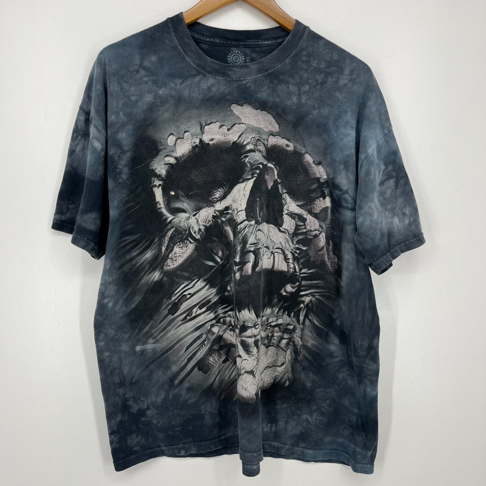 The Mountain T-Shirt Men's Size XL Gray All Over Print Skull Crew Neck gallery