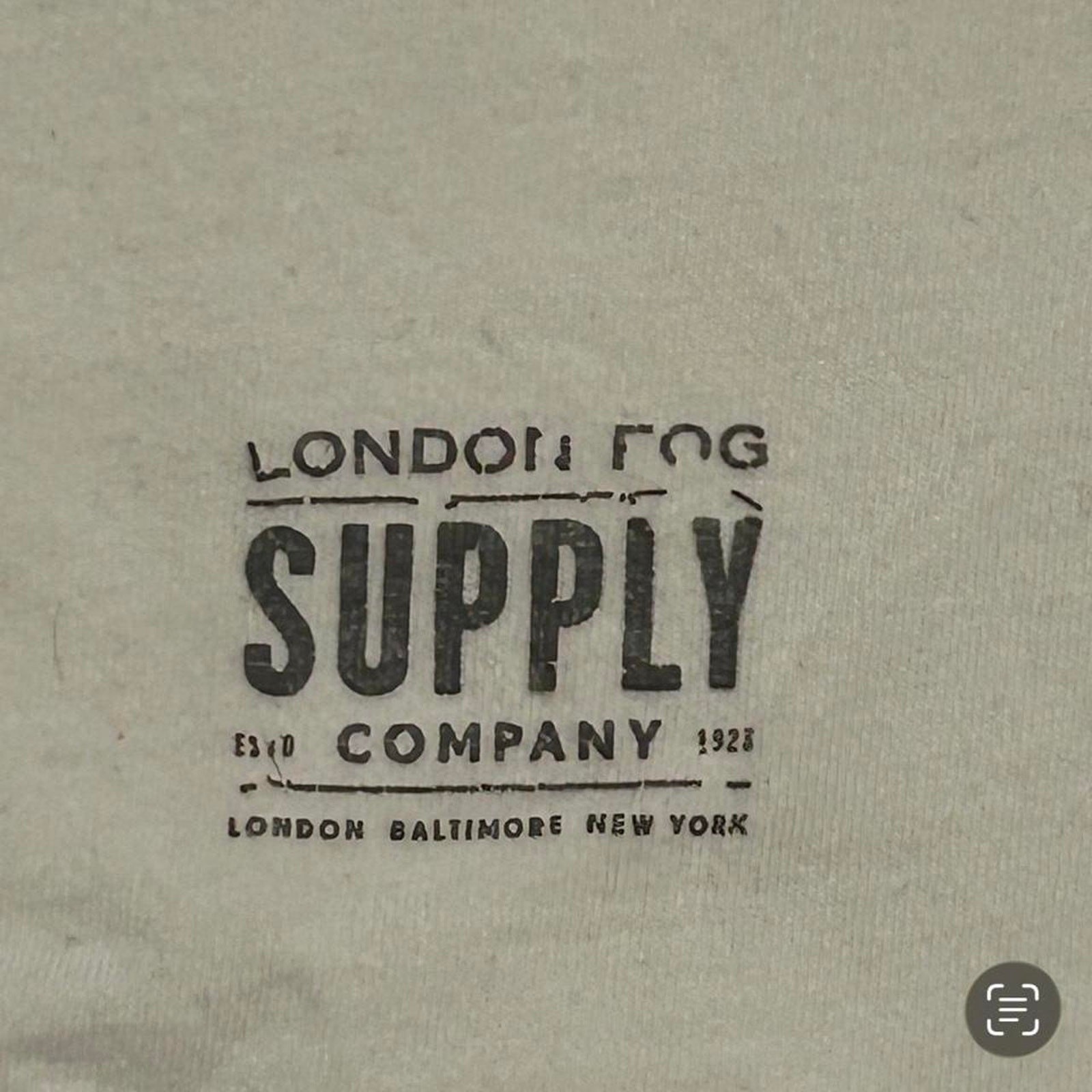 London fog white graphic tee gallery