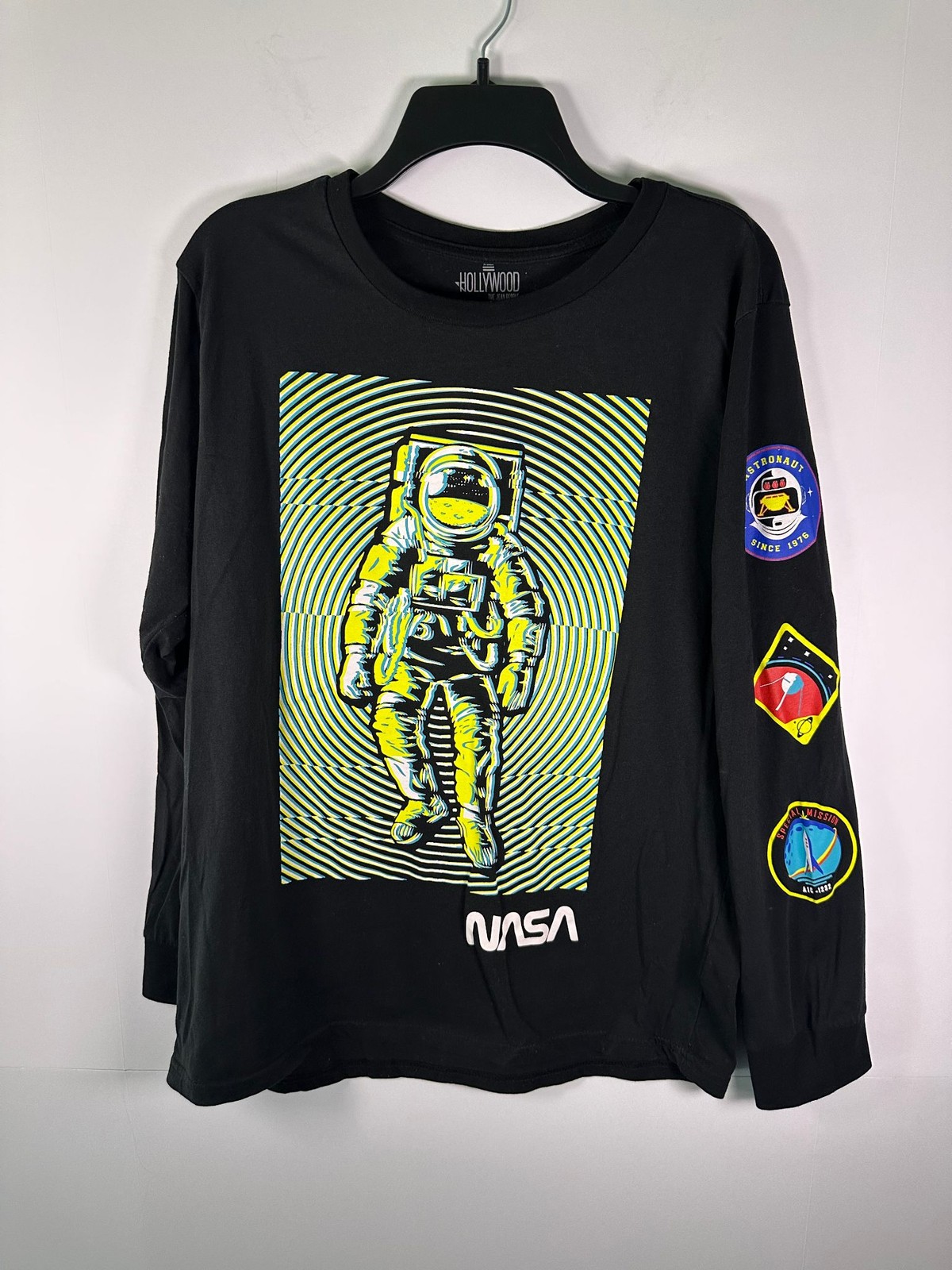 Hollywood T-Shirt Mens XL NASA Astronaut Long Sleeve Black Graphic Tee NASA Logo