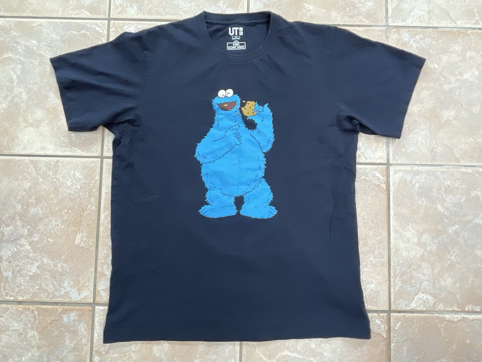KAWS x Uniqlo COOKIE MONSTER T Shirt Medium Navy Blue Sesame Street UT gallery