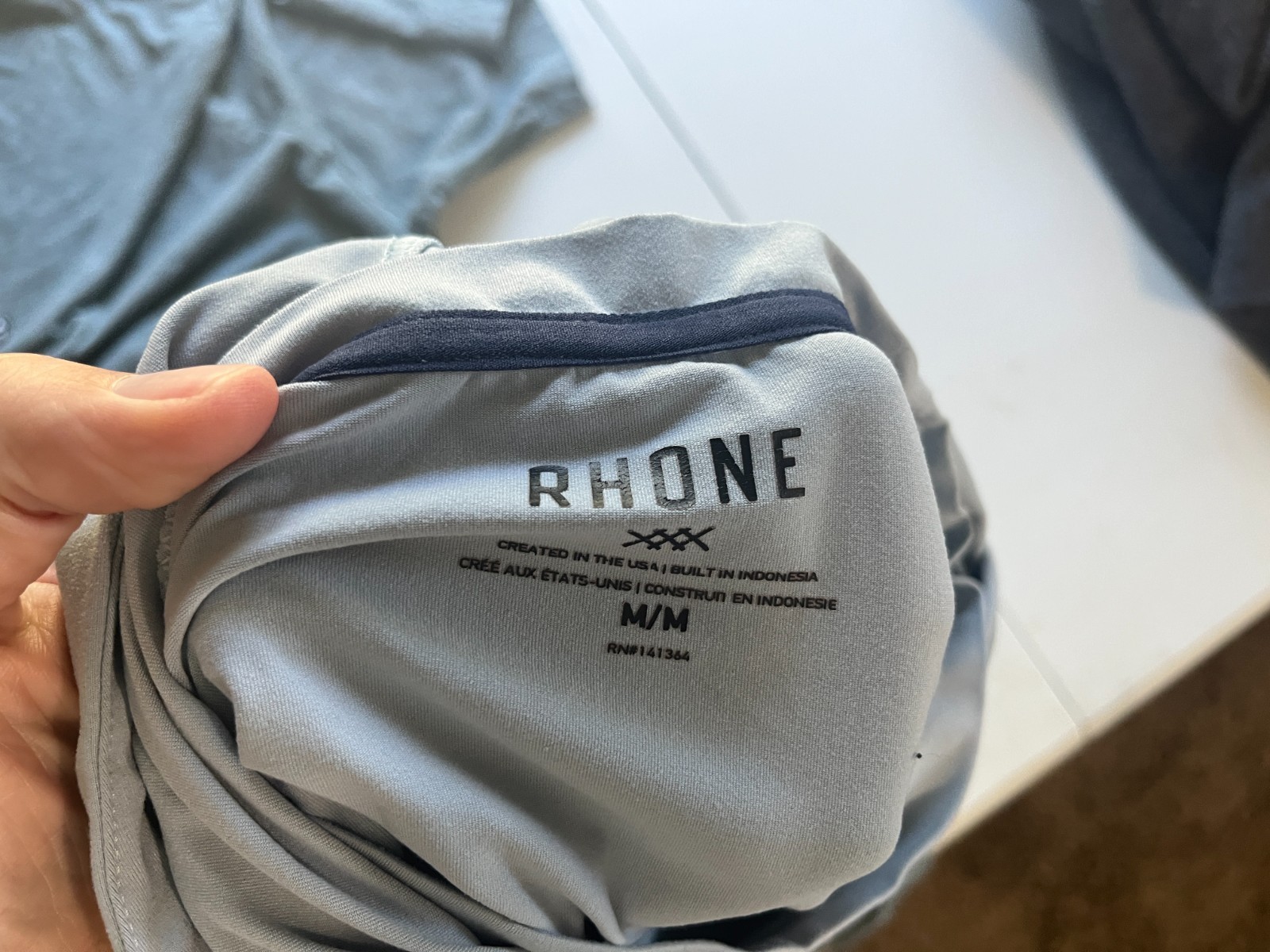 🏃 Rhone Men’s Solid Light Blue Performance Hooded Shirt Medium M EUC 💧 gallery
