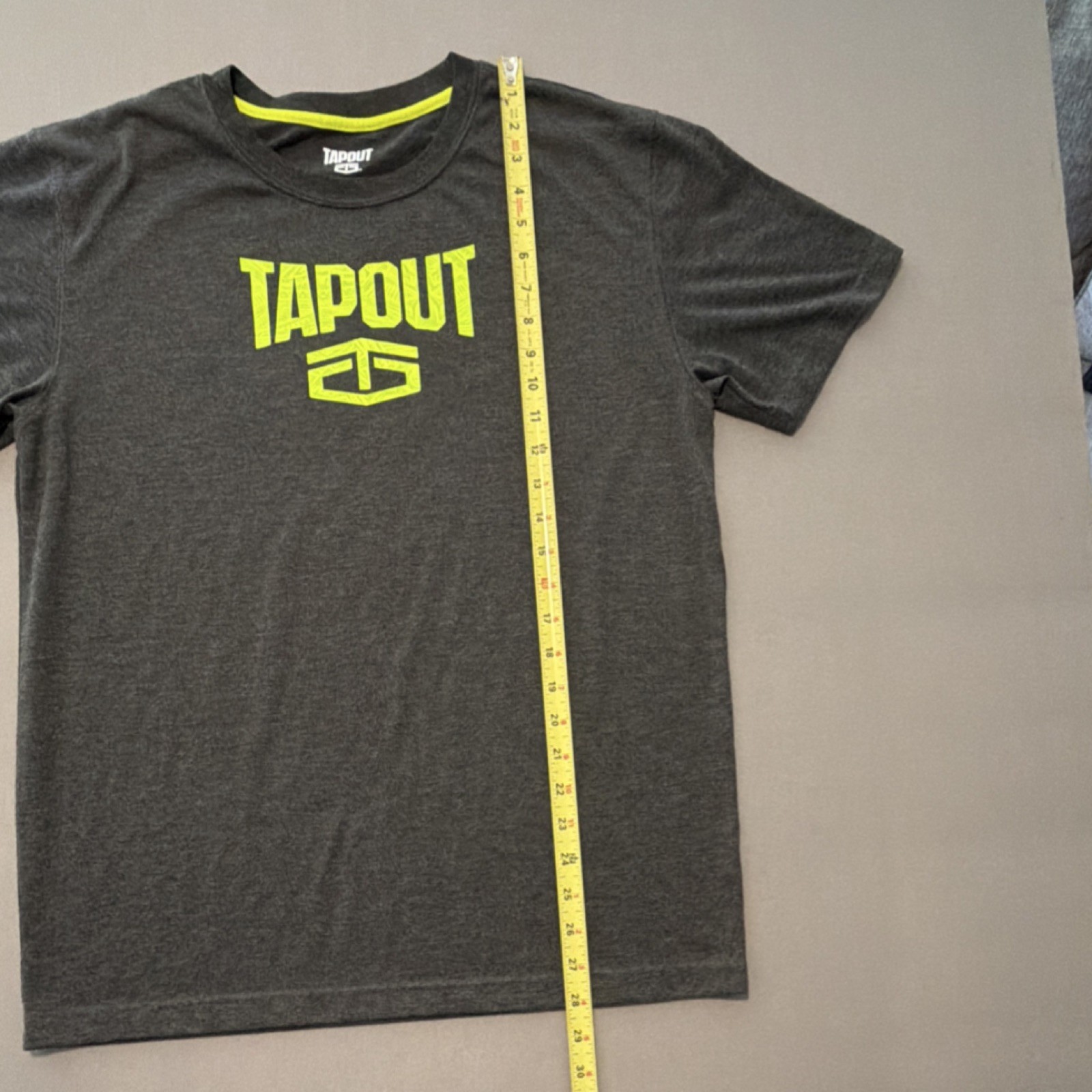 Tapout Graphic Logo Dark Gray Yellow Men's T-Shirt Size M gallery