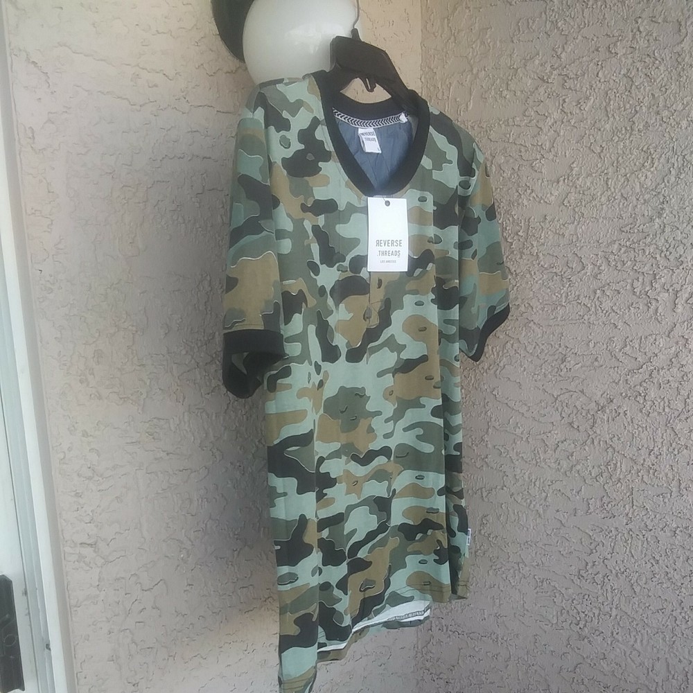 AUTHENTIC”REVERSE THREADS” CHAMP MEN’S CAMO SHORT SLEEVE KNIT TOP SIZE LARGE