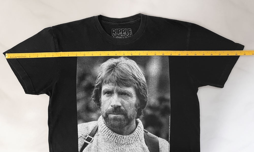 Chuck Norris™ 2011 Fan T-Shirt Mens Small (Sergeant Eddie Cusack) gallery