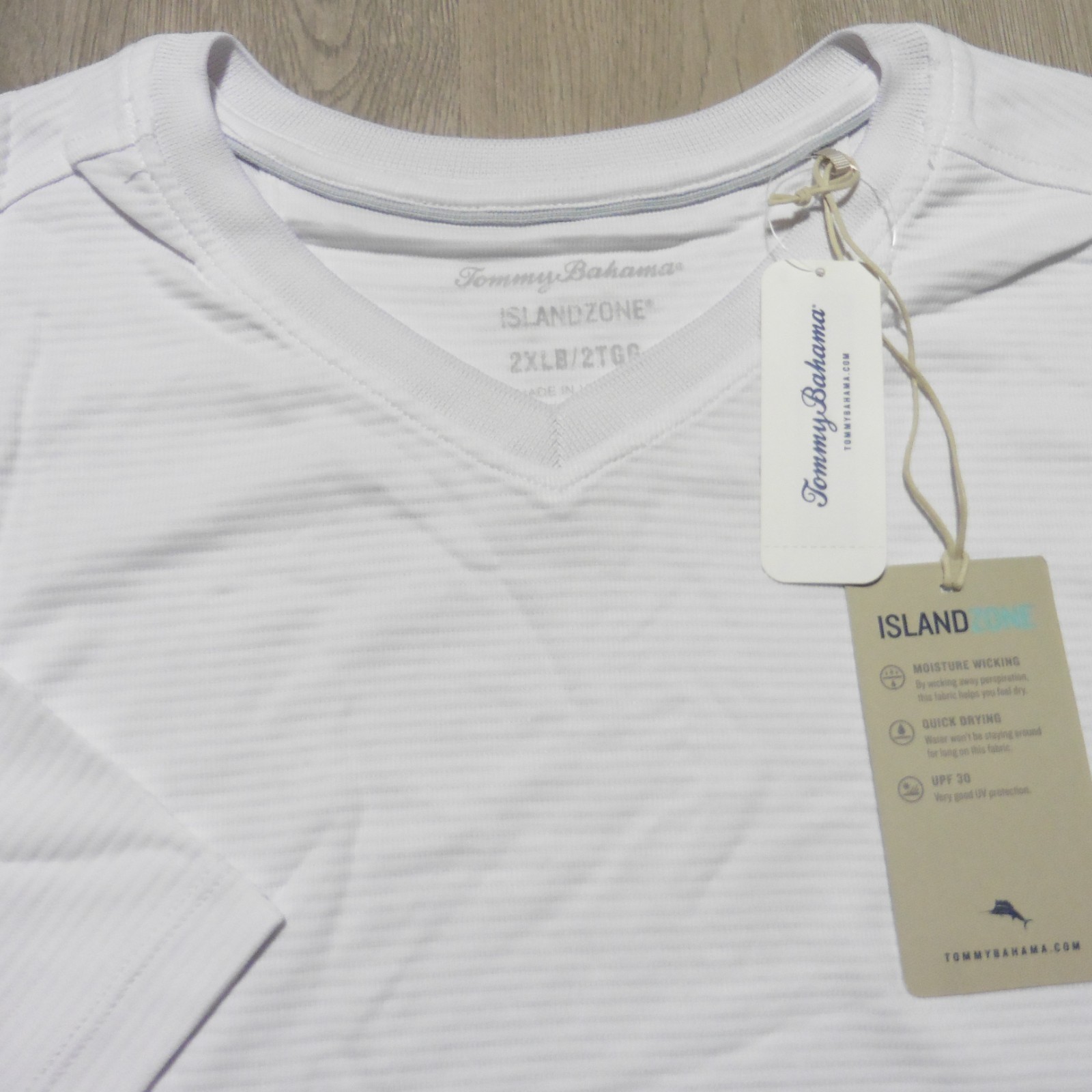 TOMMY BAHAMA Mens 2XLB 2XL BIG T SHIRT COASTAL CREST V NECK WHITE HAWAIIAN gallery