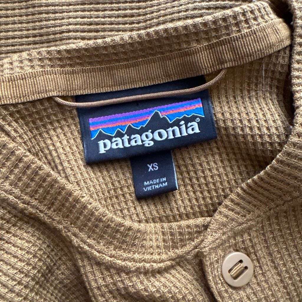 Patagonia Men's Long-Sleeve Waffle Henley Thermal Shirt gallery