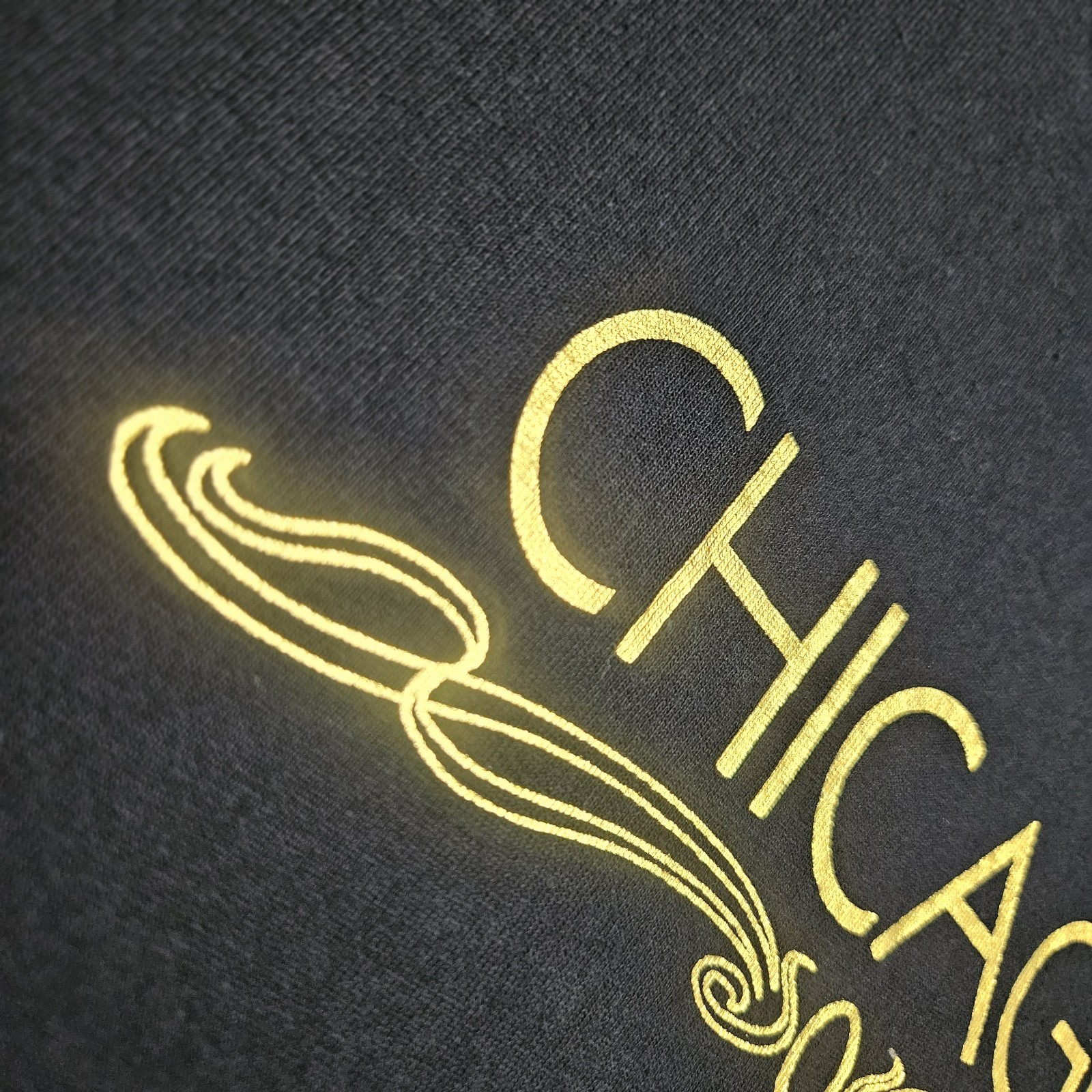 Vintage T Shirt Chicago Cityscape Y2K Metallic Ink Shiny Gold Men Small gallery