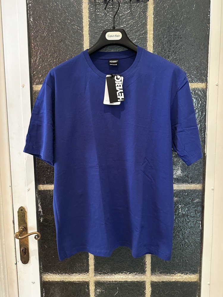 solid Blue Tshirt New Not true to size equivalent med-large 100% Cotton