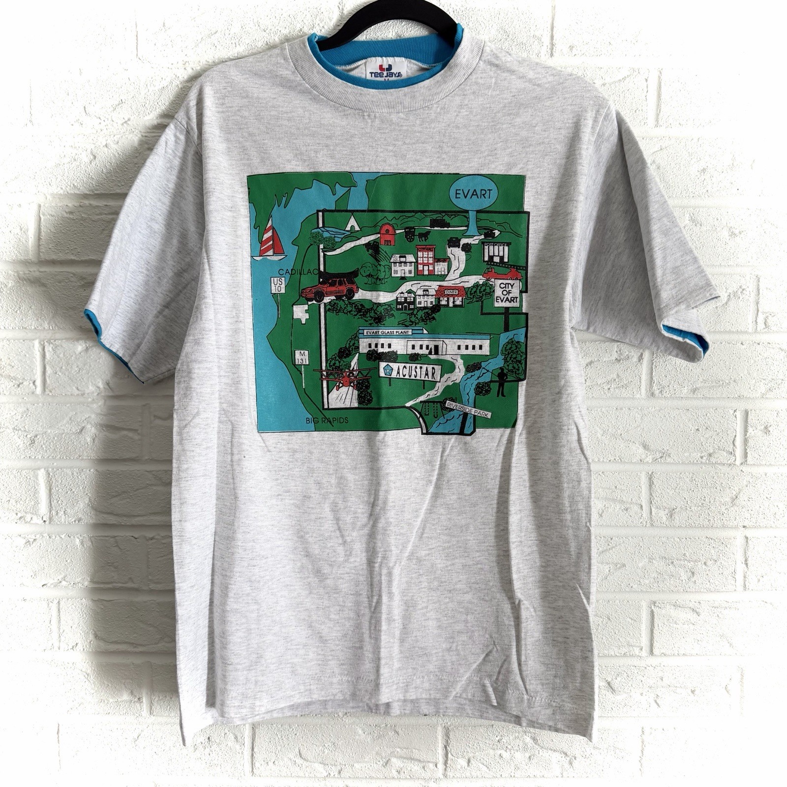VINTAGE TeeJays Single Stitch Map of Evart Michigan with Landmarks Size Medium gallery