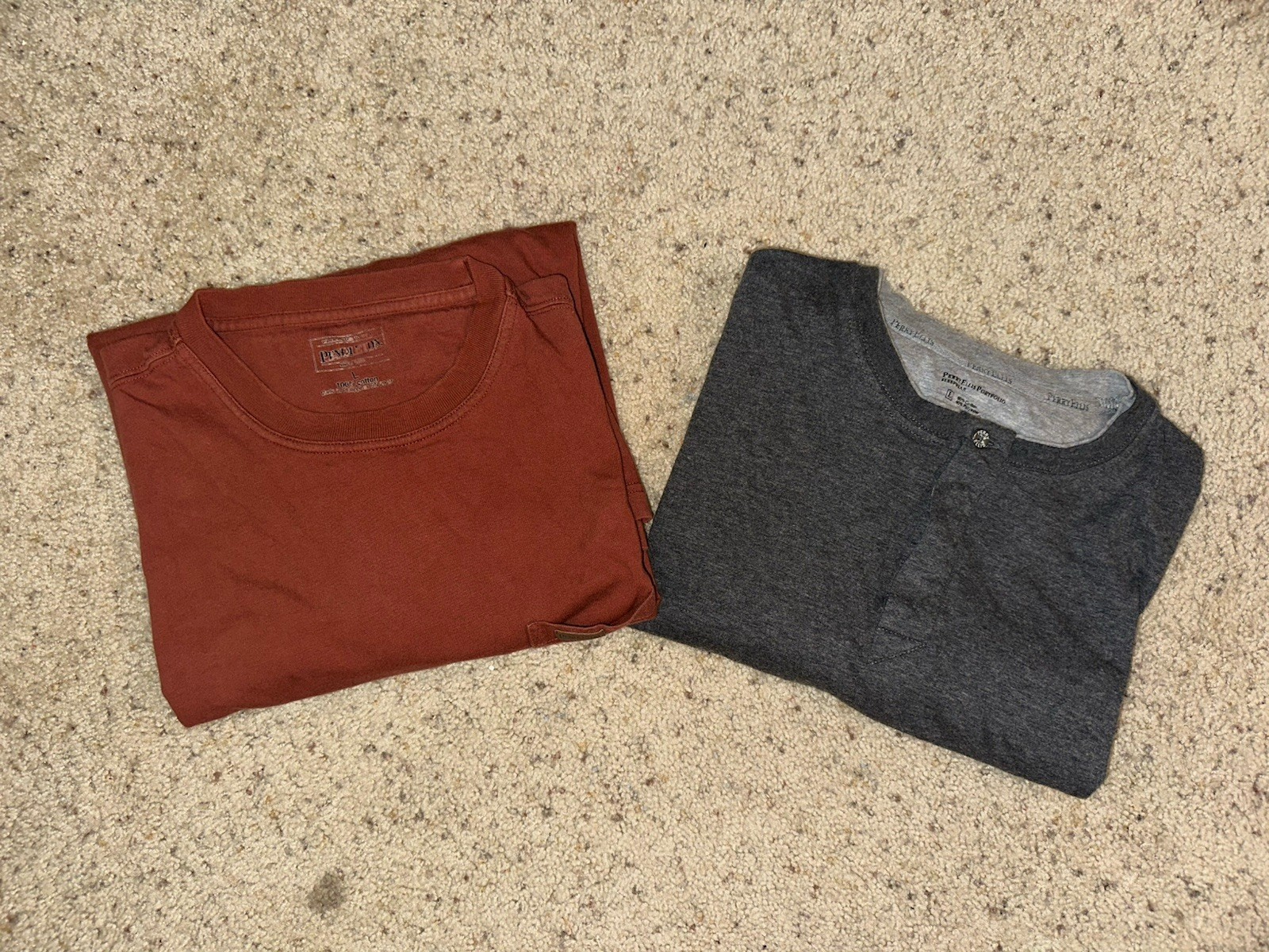 Set Of 2 Men’s Large T-shirts. Burnt Orange And Dark Grey