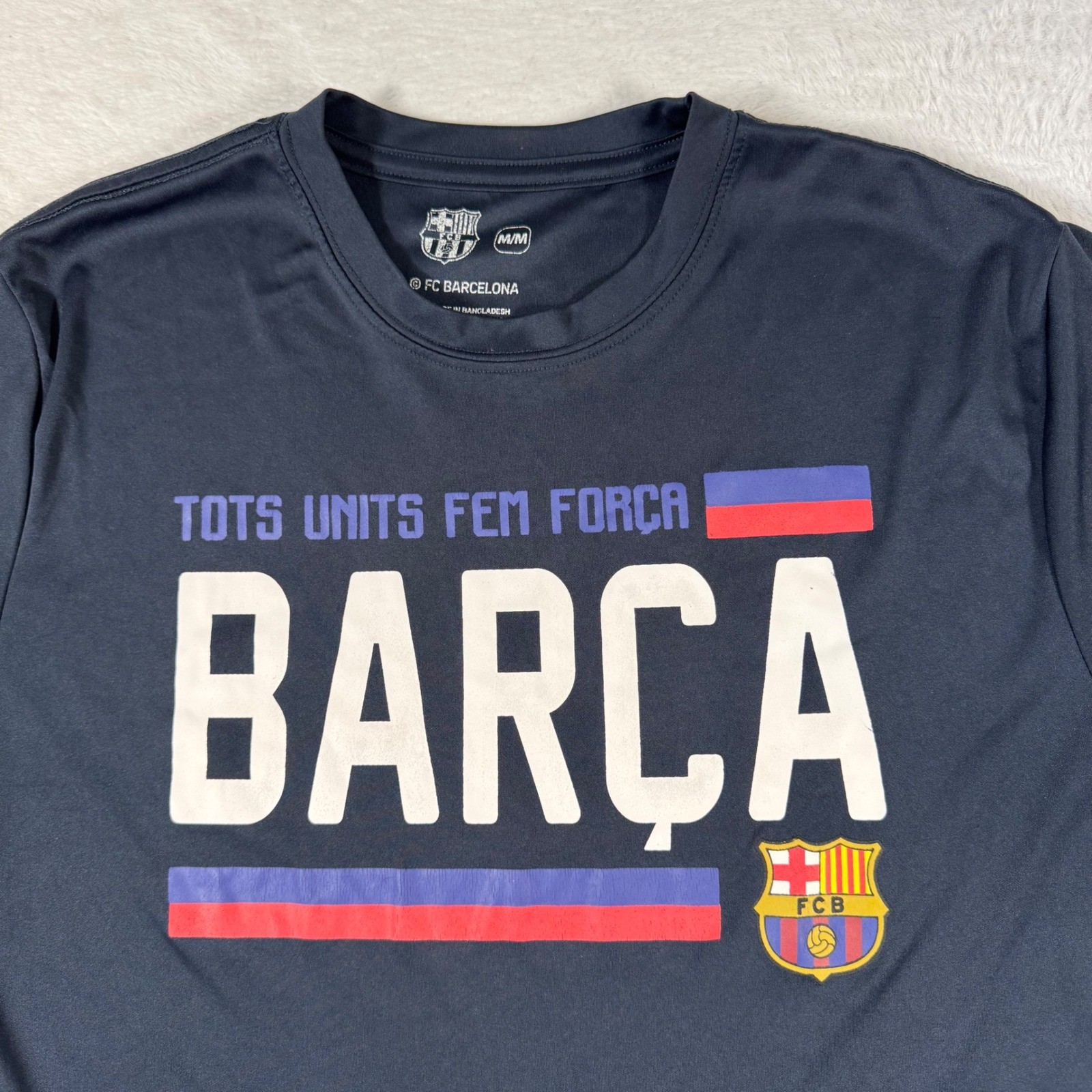 FC Barcelona Barça Tots Units Fem Força Graphic Crest T‑Shirt Men's M Navy Blue gallery
