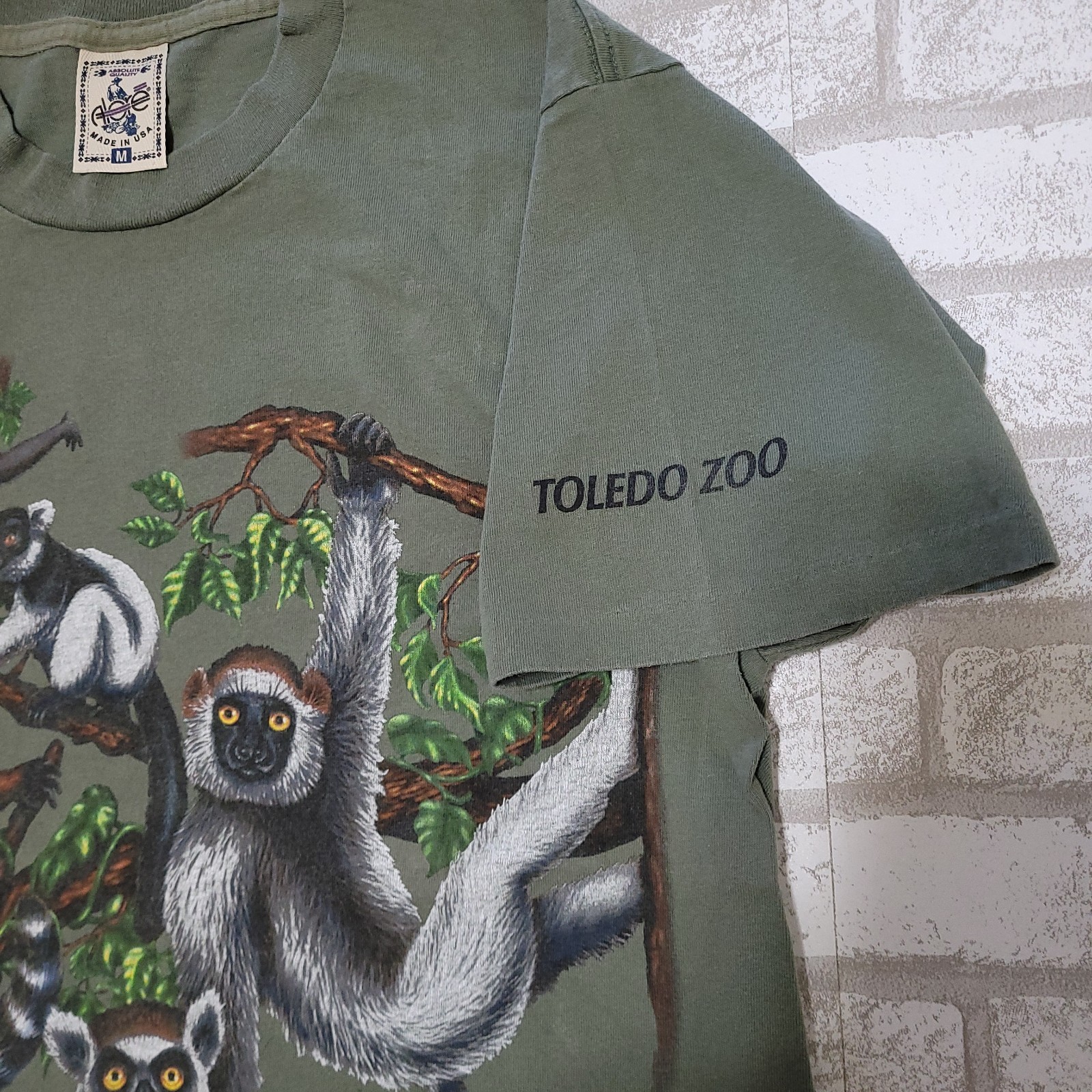 Vintage 90s Lemurs of Madagascar Toledo Zoo Green Wildlife Animals T-Shirt Men M gallery
