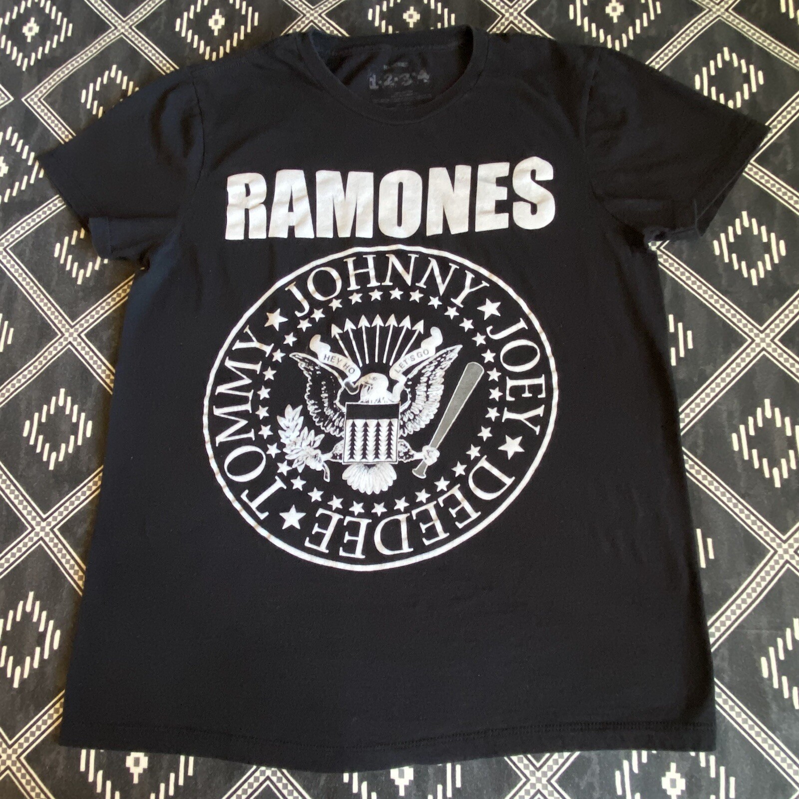 RAMONES Presidential Seal Logo Licensed Punk T-Shirt 2019. MEDIUM (NV) Preowned gallery