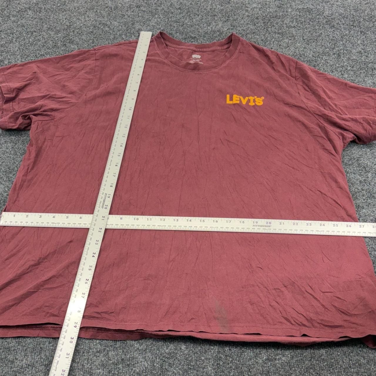 Levi's Relaxed Fit Chest Logo T-Shirt gallery