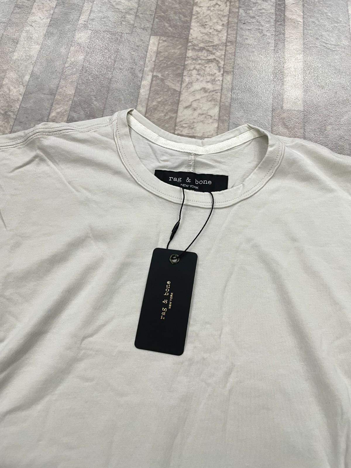 NWT $98 Rag & Bone Men's Short Sleeve Tee In Luna Rock Size: Small gallery