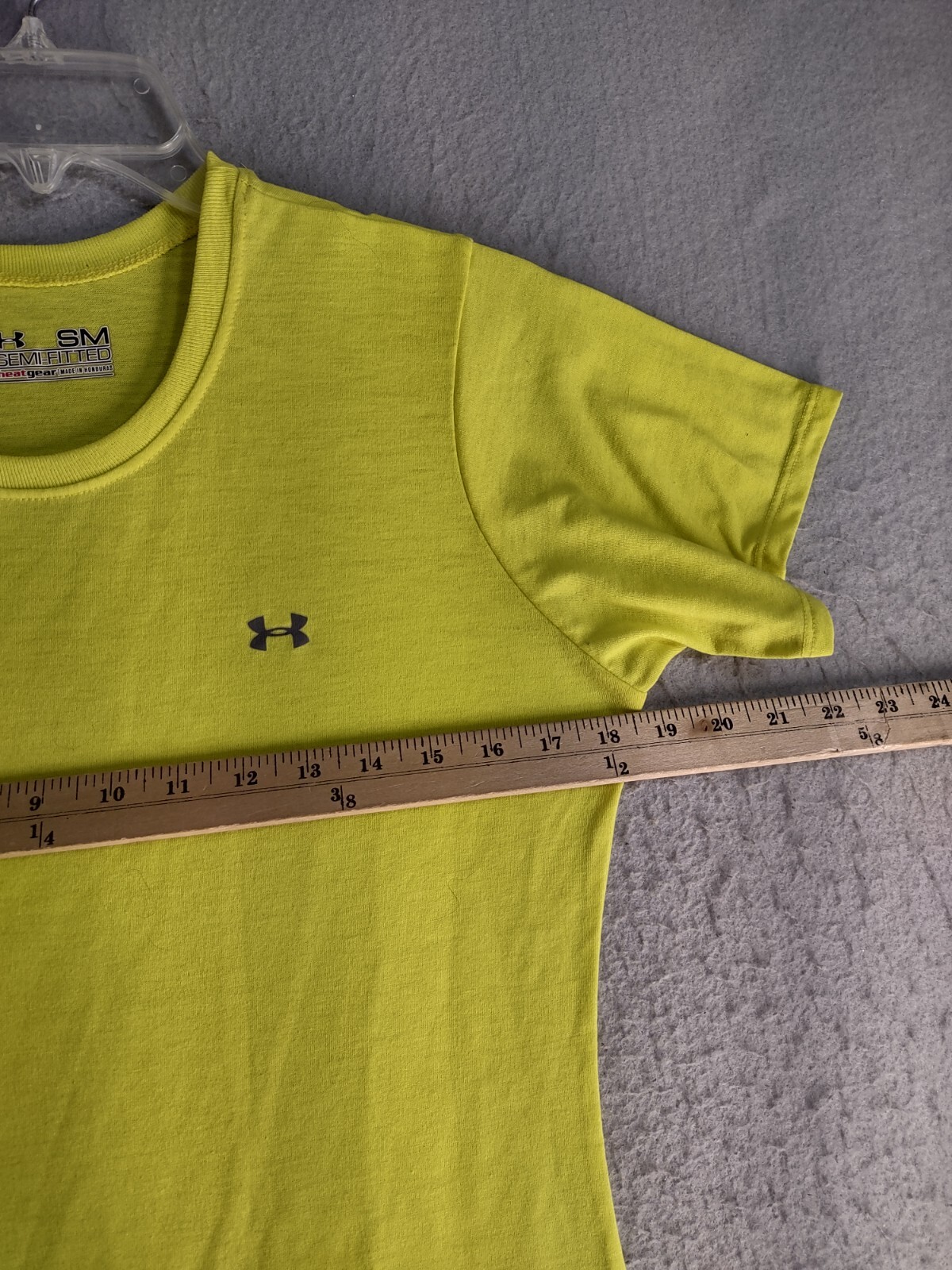 Under Armour Mens Shirt Small Yellow Semi Fitted Heat Gear Solid Logo Pullover gallery