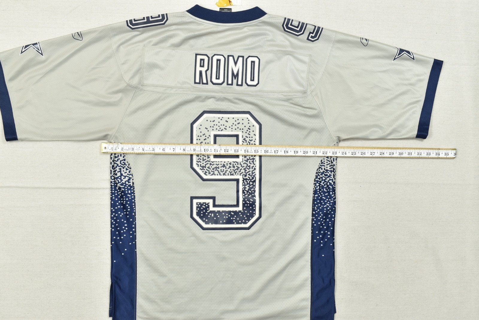Reebok Dallas Cowboys Tony Romo #9 Jersey Men's Size M Grey Navy NFL Team Polyes gallery
