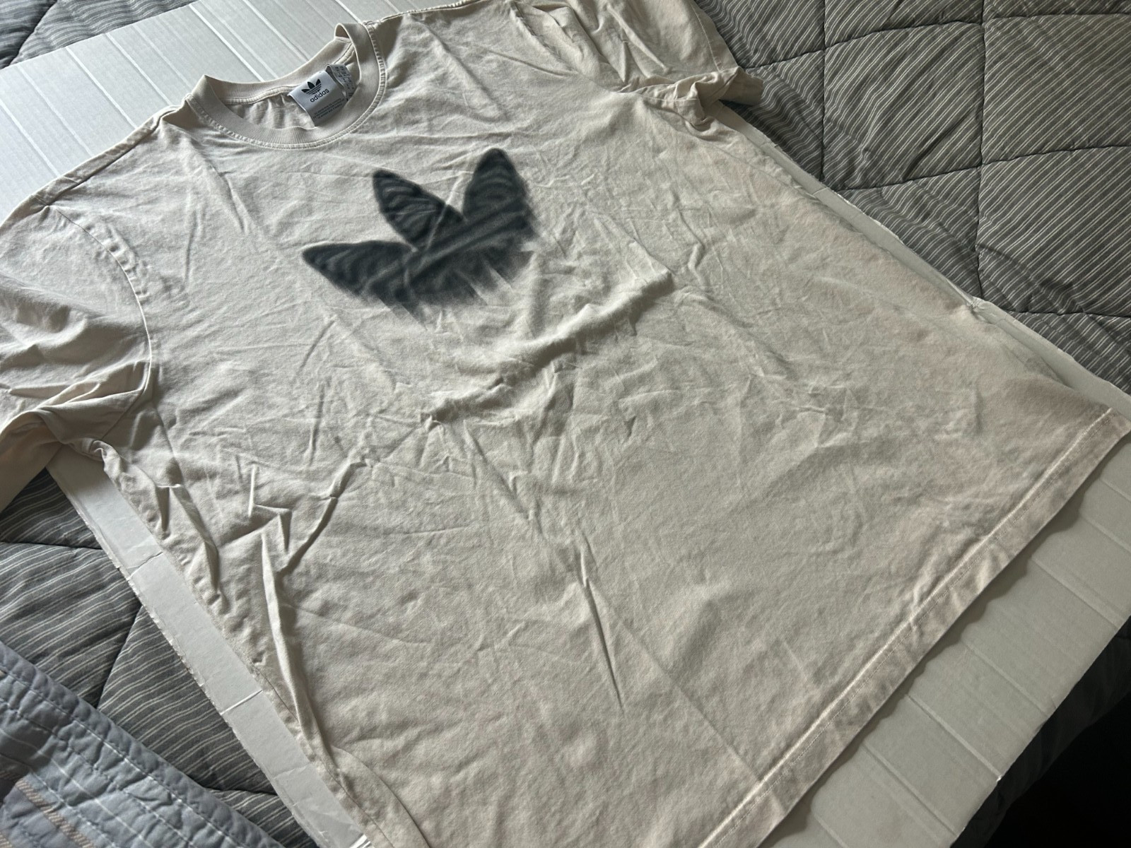 ADIDAS TREFOIL SIZE XL OFFWHITE OR CREAM SHORT SLEEVE T-SHIRT.SEE DESCRIPTION gallery