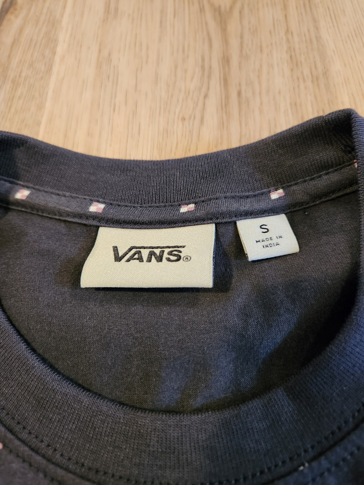 VANS NWT Small Black T-Shirt W/ Pattern VN0A4N1W6RJ gallery