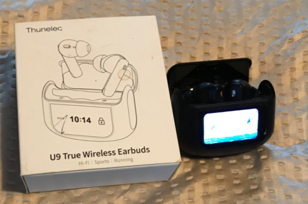U9 Wireless black earbuds Functional- in very good condition with charging case