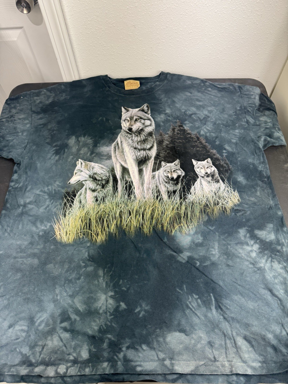 The Mountain Mens Blue T-Shirt Wolves Short Sleeve Crew Neck Y2K Size XXXL”