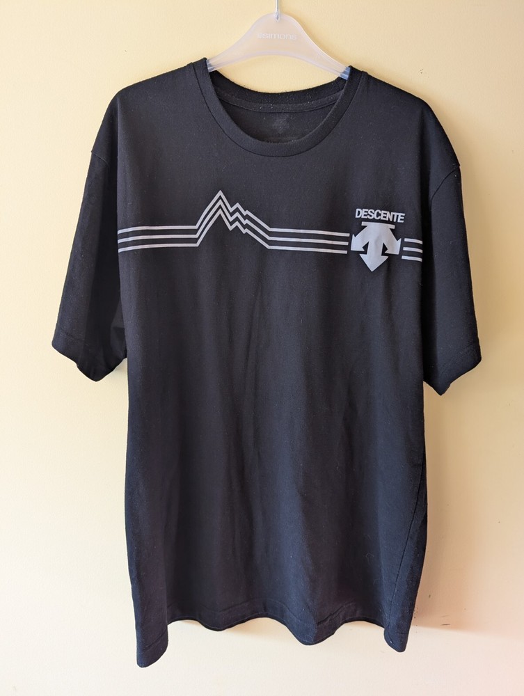 Descente Mountain Outline Graphic T Shirt Size Large