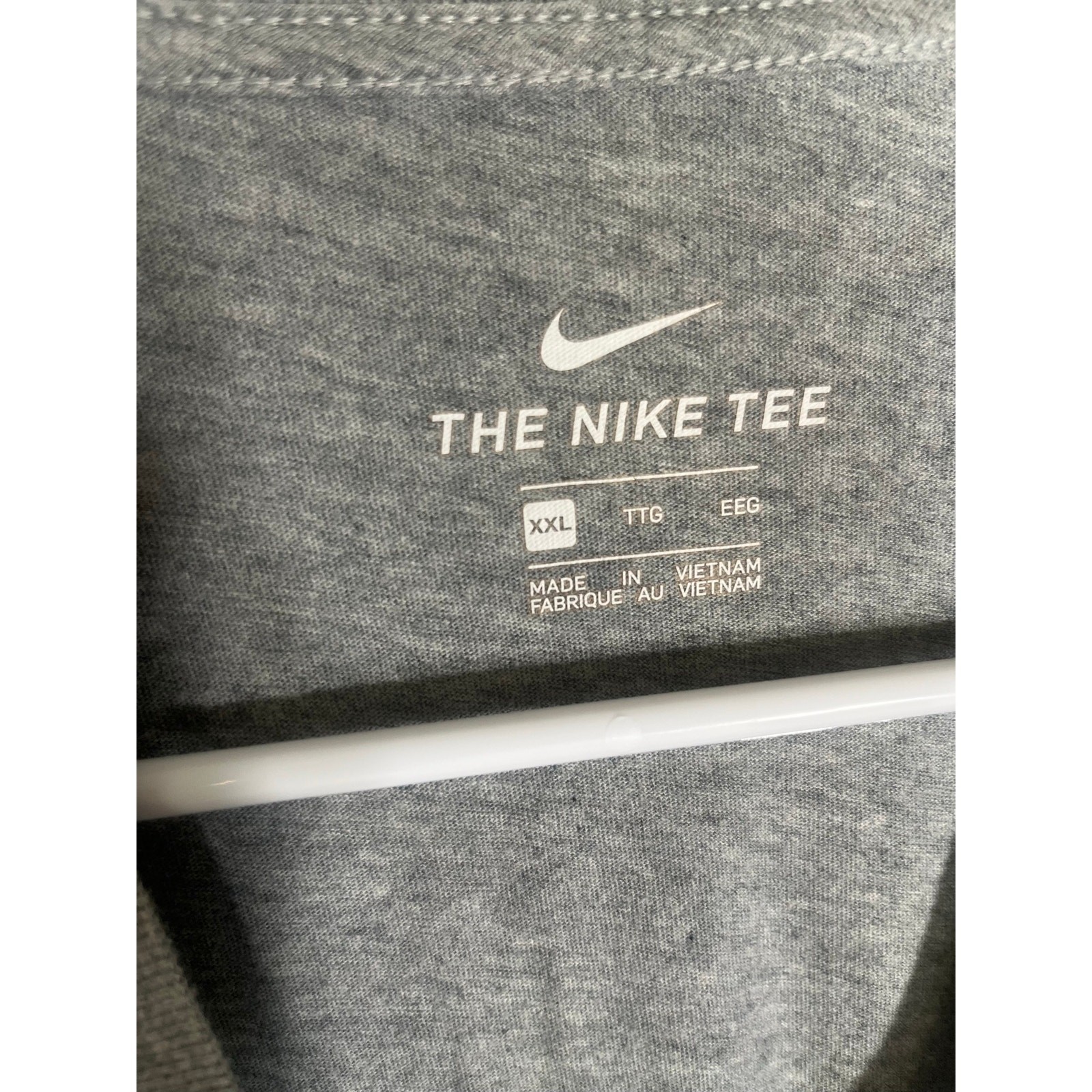 Nike XXL grey mens T-Shirt w/black design-used good condition gallery