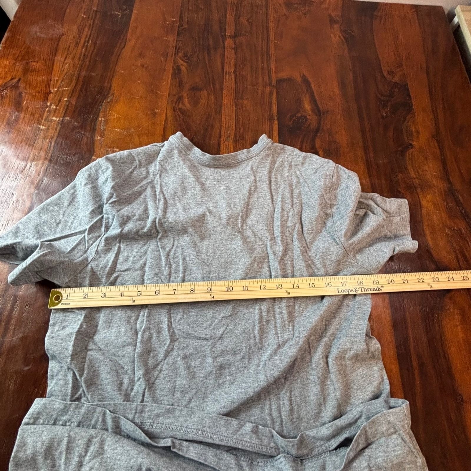 Banana Republic Mens Authentic Tee Grey V-Neck 100% Supima Cotton Large gallery