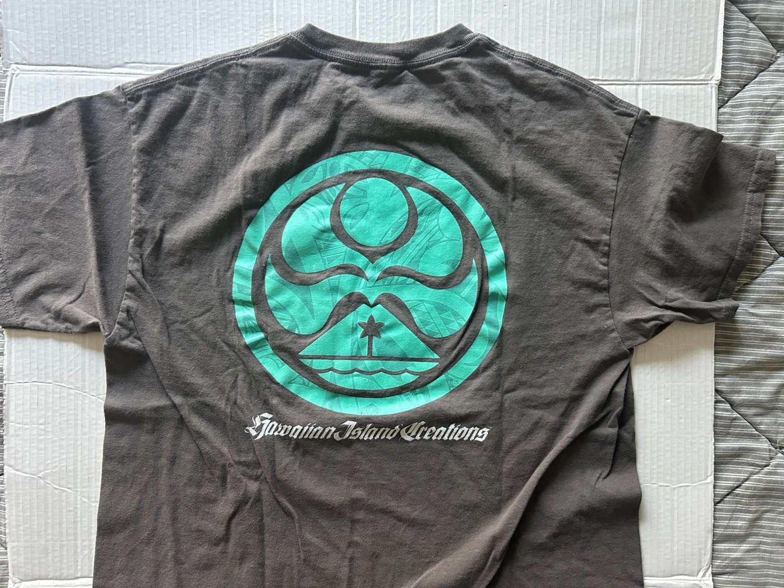 HAWAIIAN ISLAND CREATIONS SZ L GRAY SHORT SLEEVE T-SHIRT…SEE DESCRIPTION