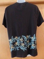 YOUNG MEN’S T-SHIRT, REVERSE THREADS, BLACK W/LOWER GRAPHIC, NEW, SIZE M