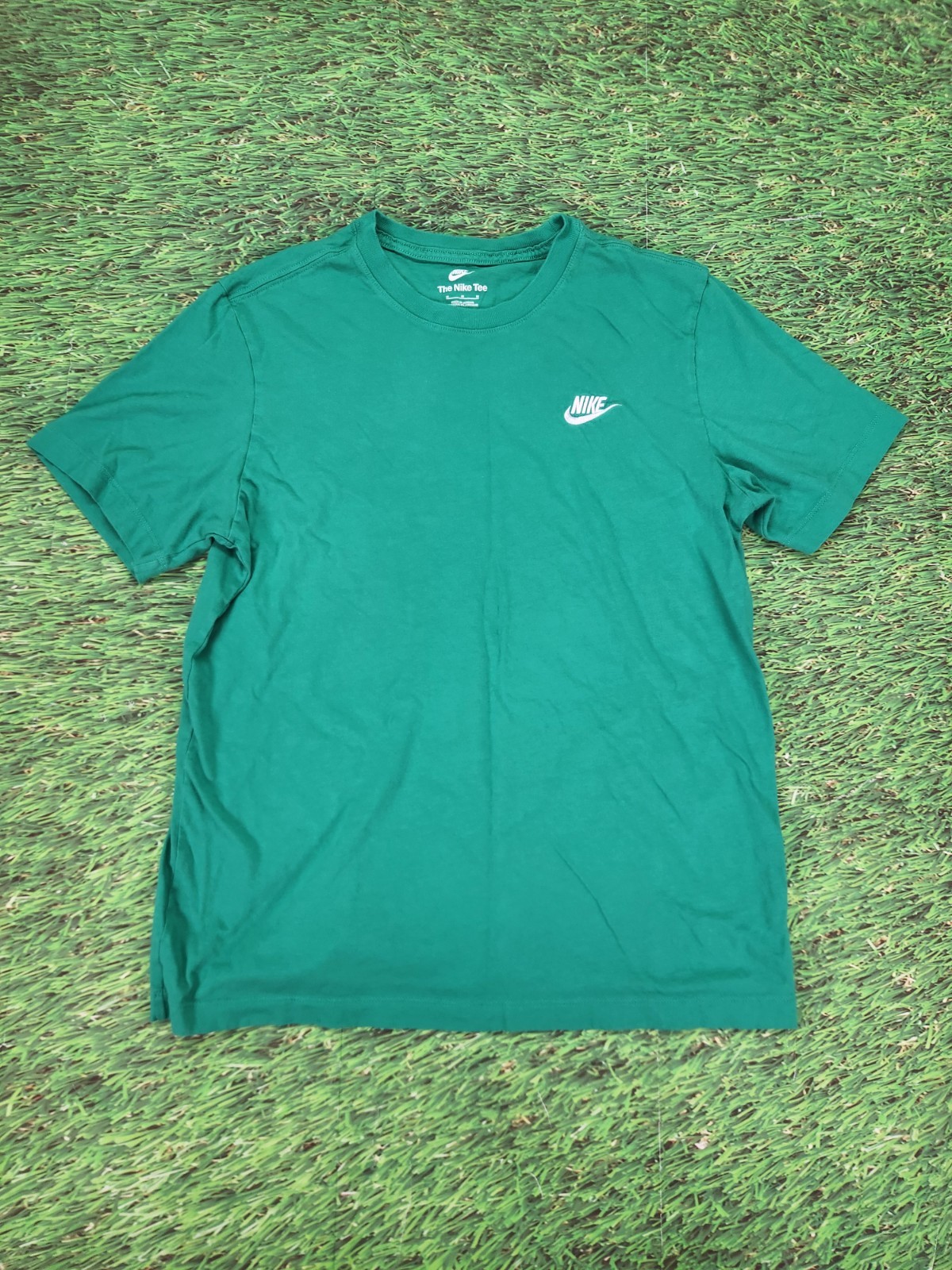 Men’s The Nike Tee Embroidered Logo Green Athletic T Shirt SZ Medium
