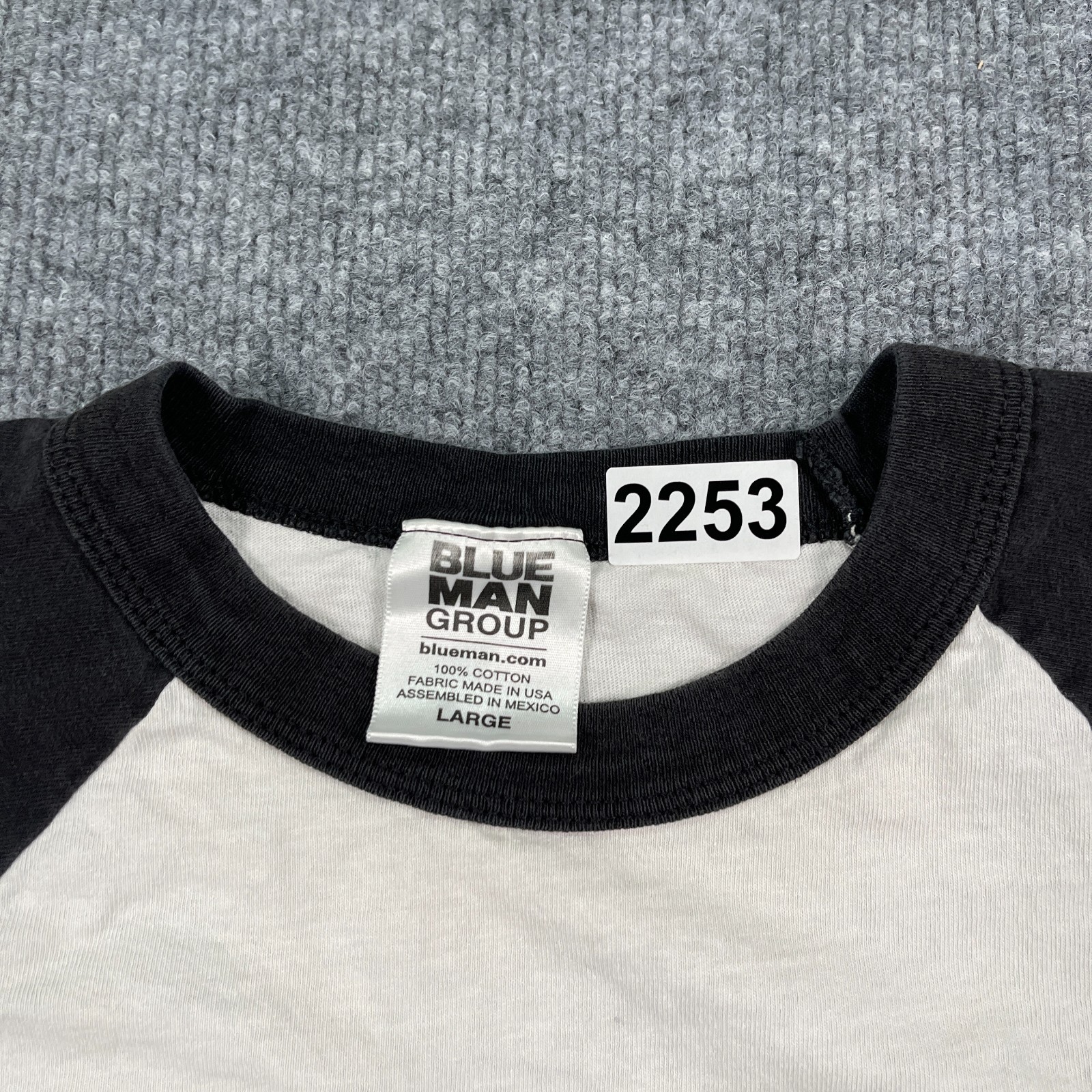 Vintage 90s 00s Blue Man Group 3/4 Raglan Shirt Large 21x25 White Black gallery
