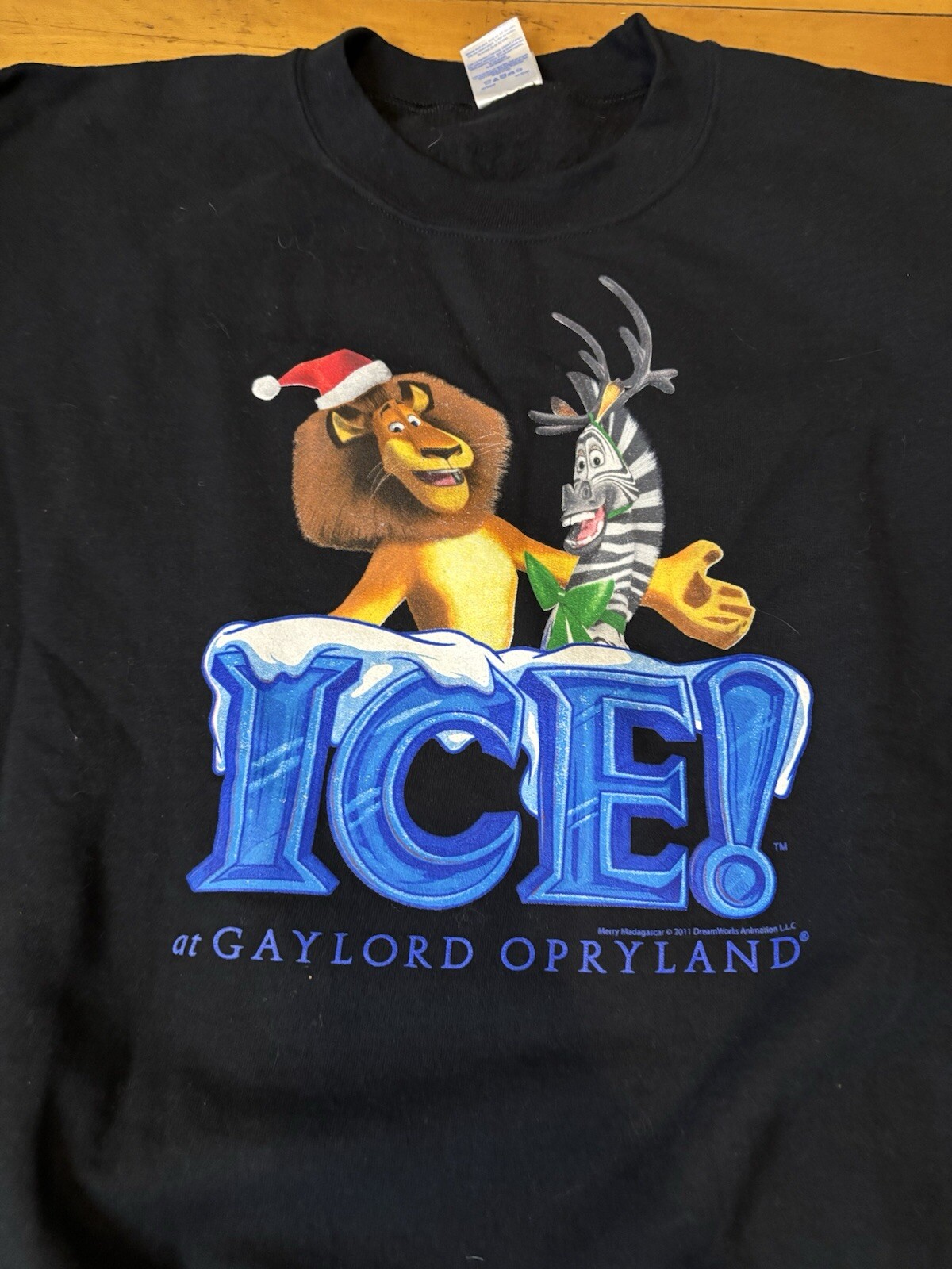Vtg Merry Madagascar Crewneck Size Large 2011 Gaylord Dreamworks gallery