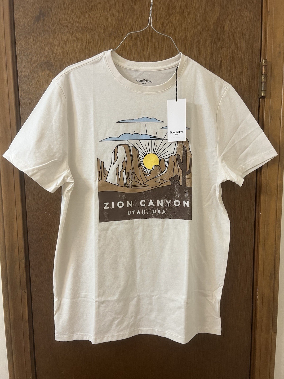 Goodfellow Men's New! Off White Zion Canyon Graphic Tee In Size Medium NWT gallery